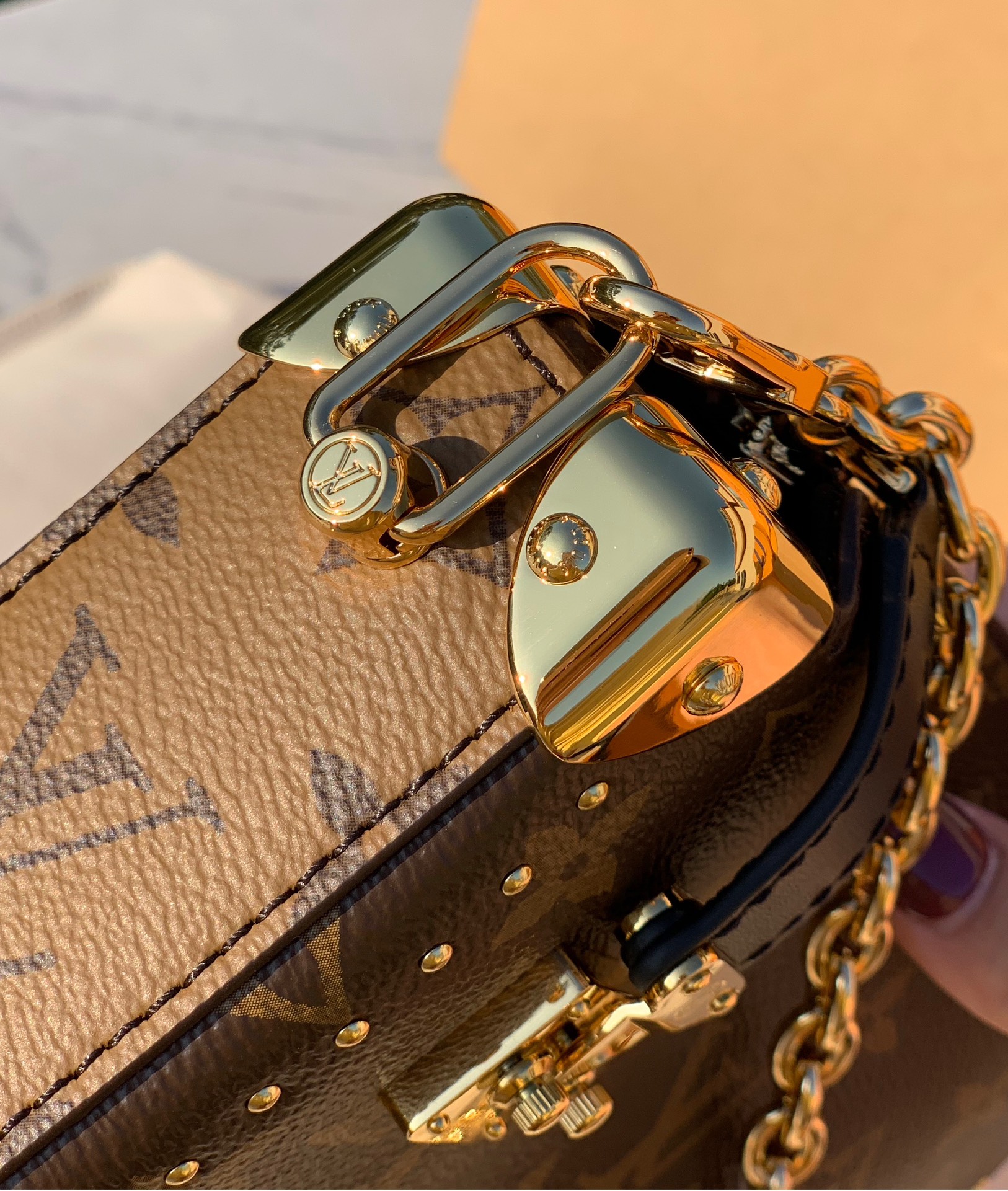 🌼 m13147尺寸：12 x 4 x 23cm香港渠道出货，LV Slim Trunk 软盒子包，20