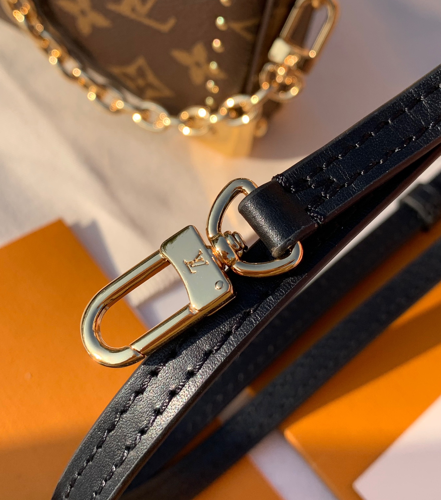 🌼 m13147尺寸：12 x 4 x 23cm香港渠道出货，LV Slim Trunk 软盒子包，20