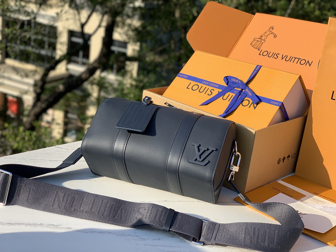 非市场普通货 进口皮料半钢五金 m59255尺寸：27× 17 x 13 cm新品上市， LV全皮深蓝色