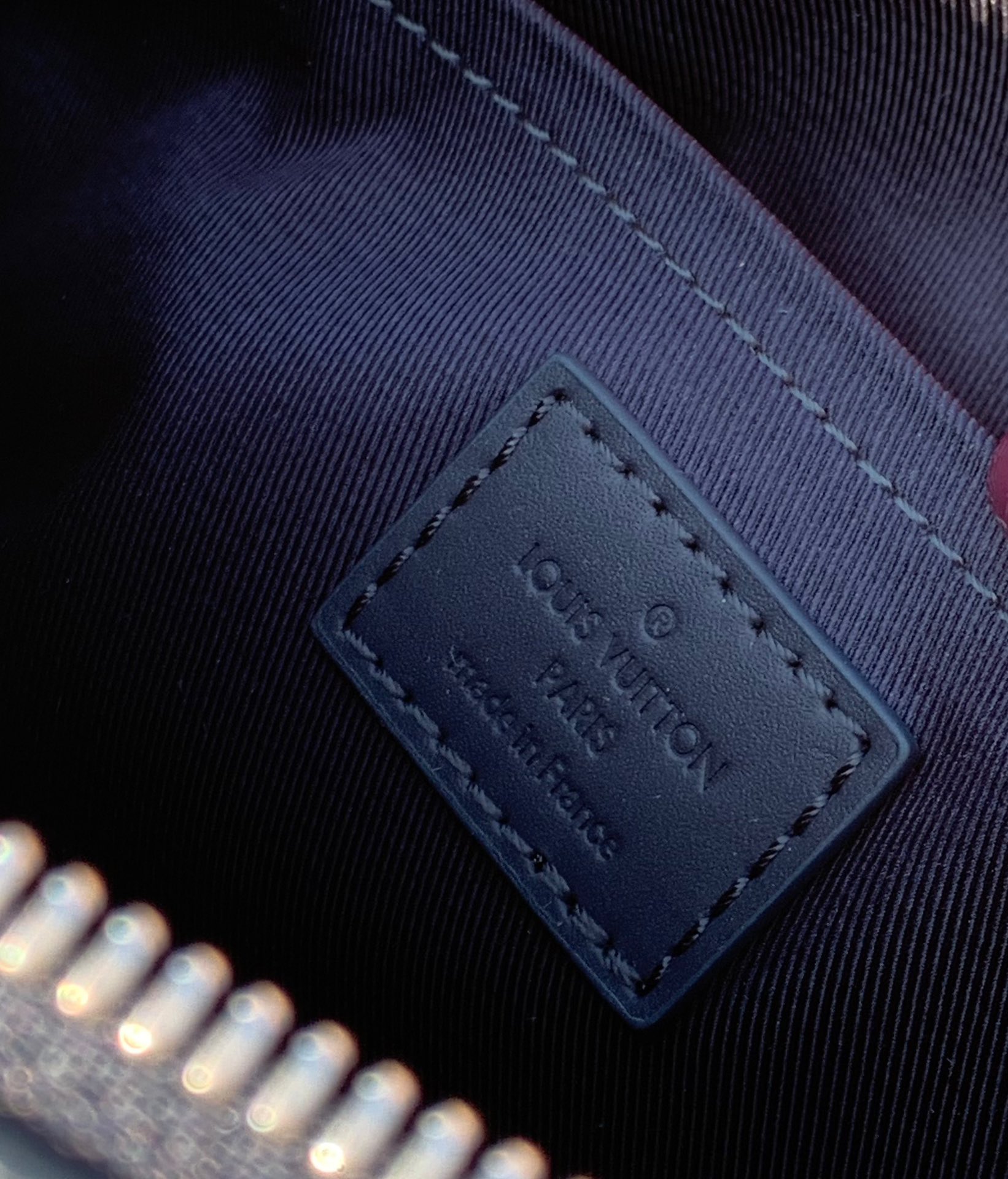 非市场普通货 进口皮料半钢五金 m59255尺寸：27× 17 x 13 cm新品上市， LV全皮深蓝色