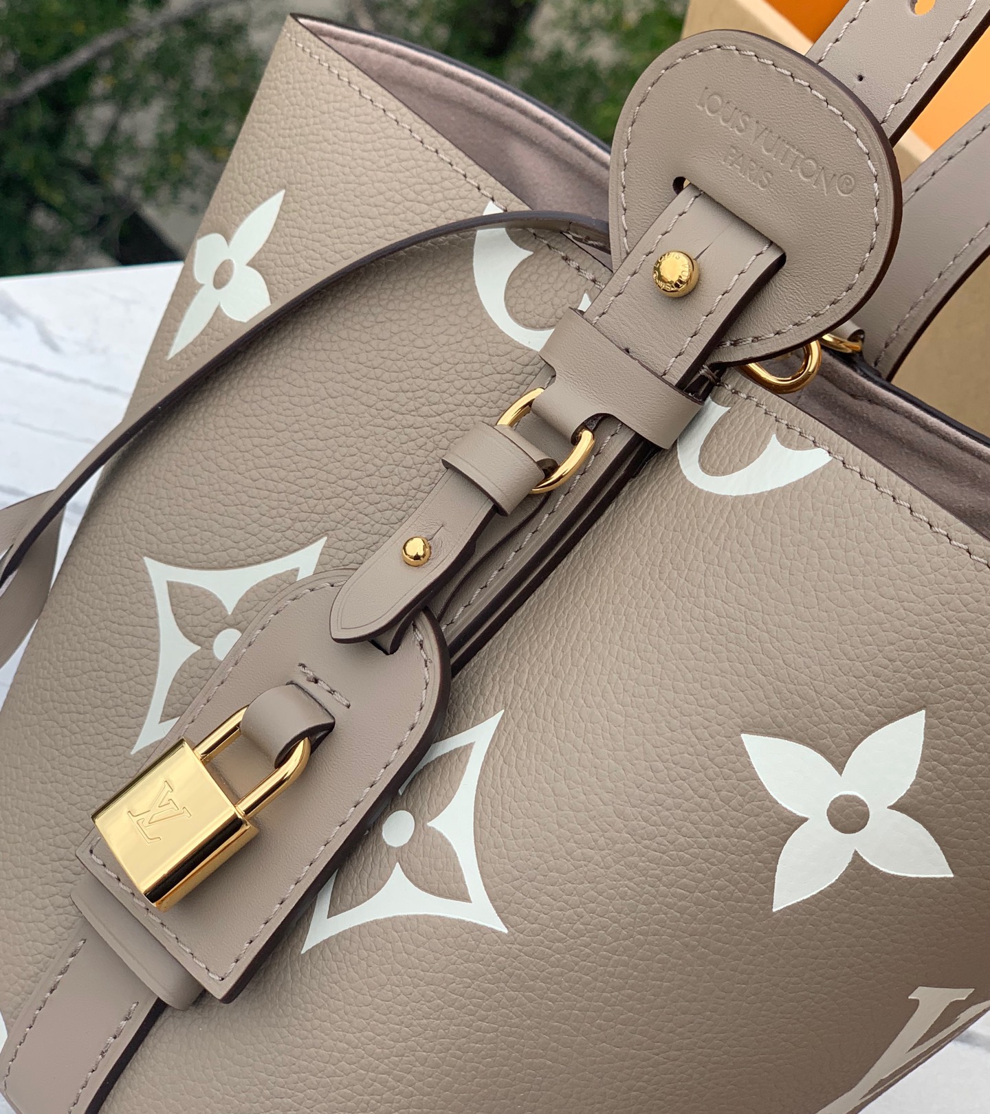 非市场普通货 进口皮料半钢五金 m13045尺寸：18×12×16cm爆款LV All In BB水桶包