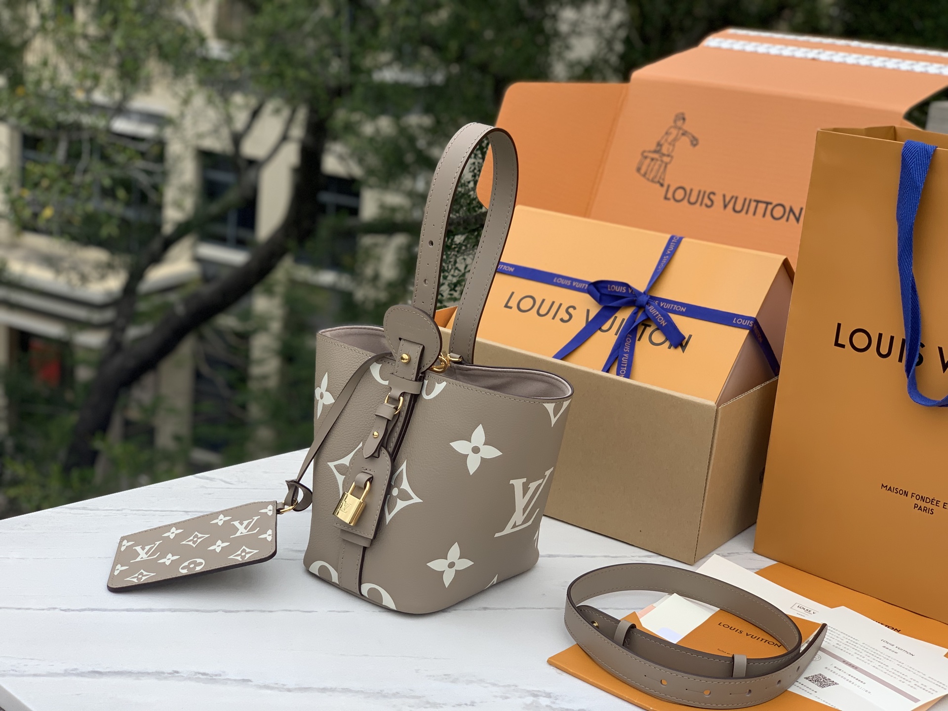 非市场普通货 进口皮料半钢五金 m13045尺寸：18×12×16cm爆款LV All In BB水桶包