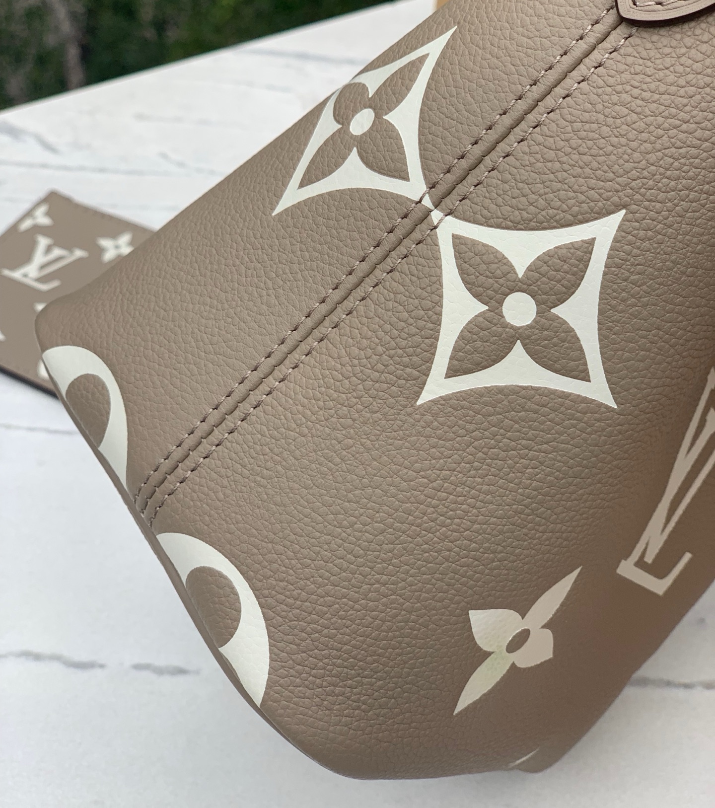 非市场普通货 进口皮料半钢五金 m13045尺寸：18×12×16cm爆款LV All In BB水桶包