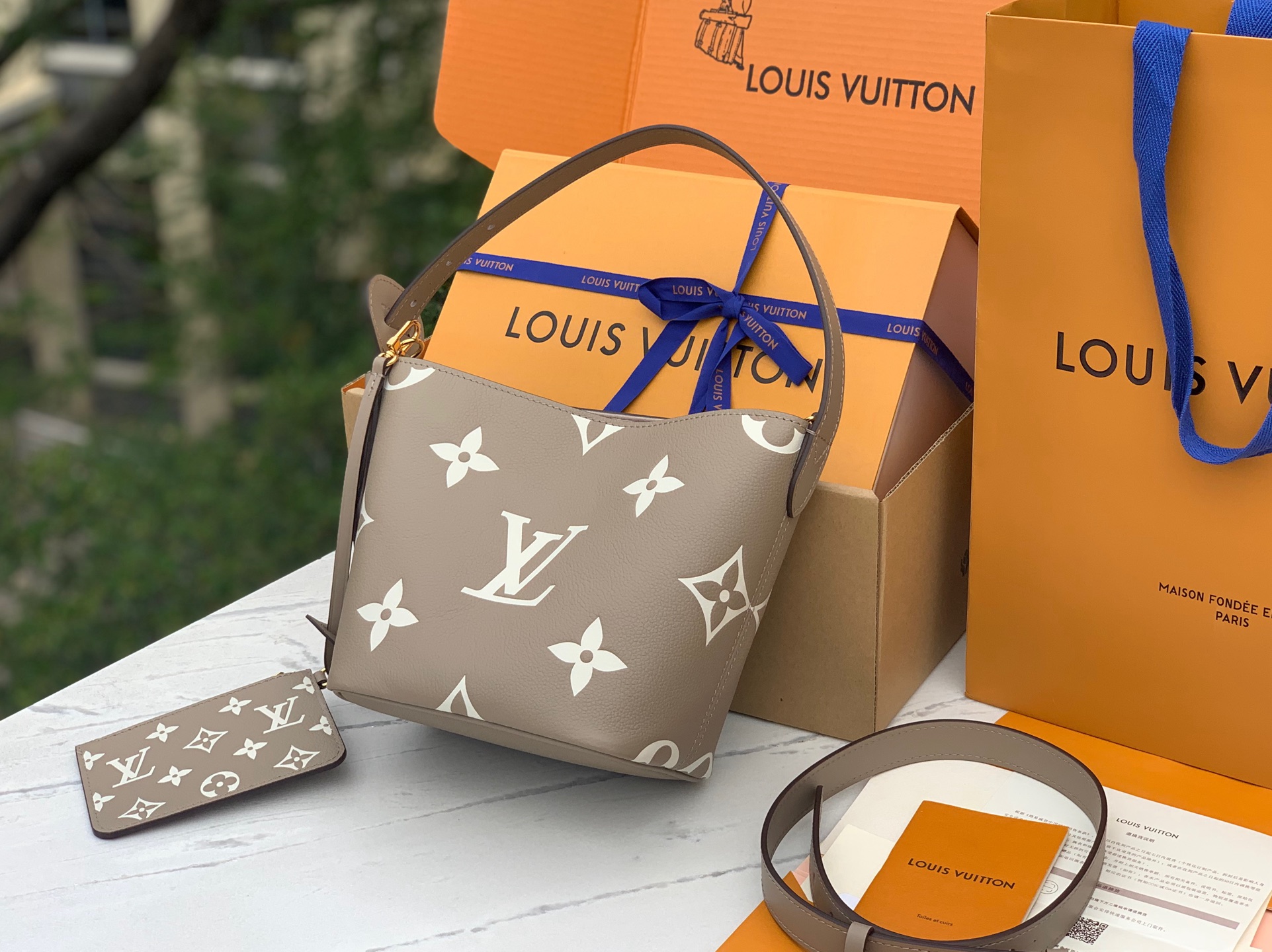 非市场普通货 进口皮料半钢五金 m13045尺寸：18×12×16cm爆款LV All In BB水桶包