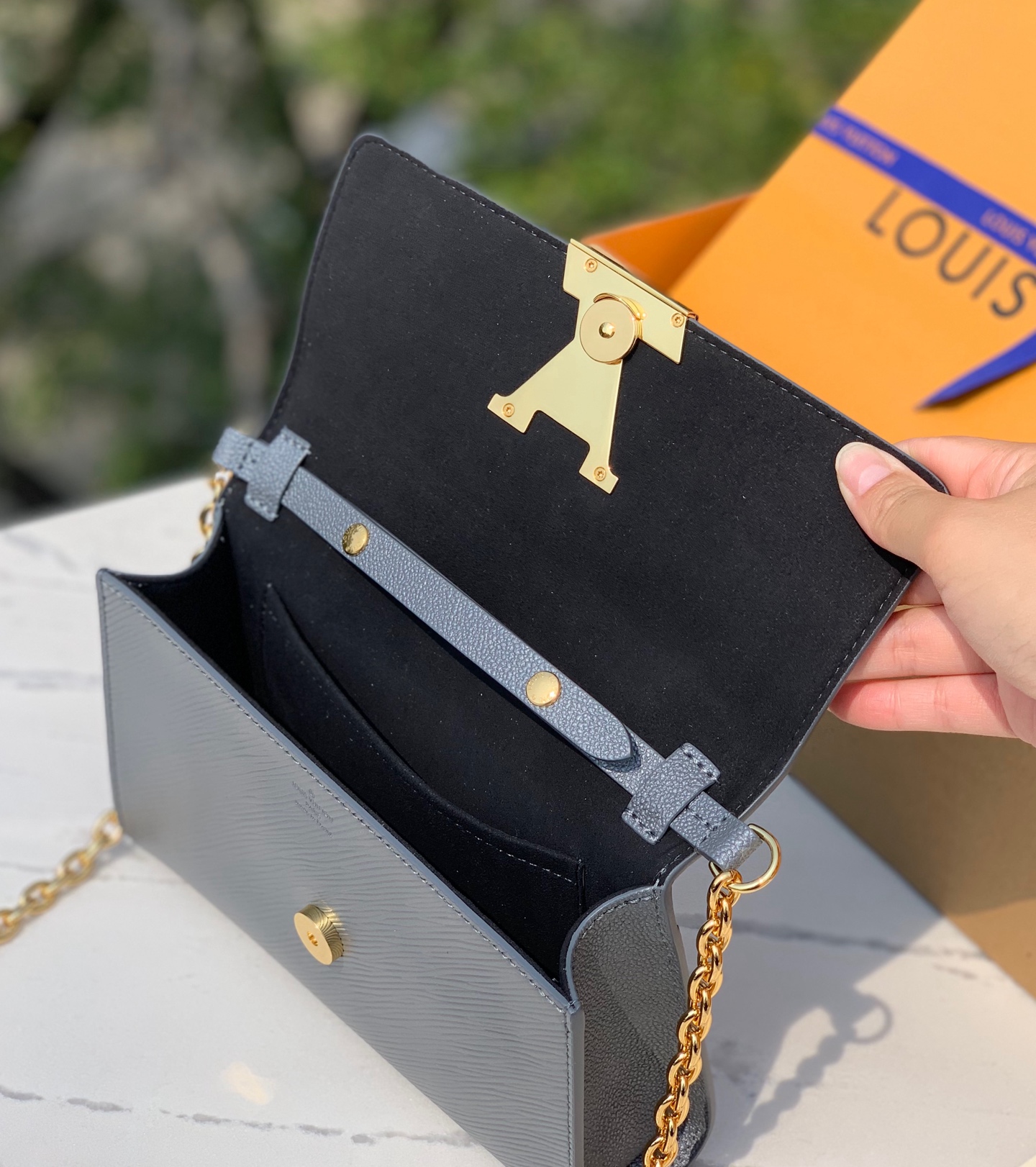 非市场普通货 进口皮料半钢五金 m12788尺寸：14 x 5 x 22cm渠道出货，LV新款 Poch