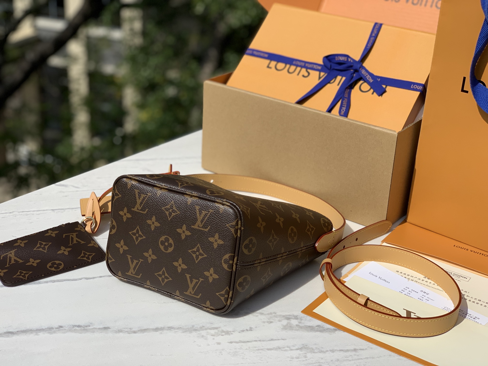 🌼 m12925尺寸：18 x 12 x 16cm2025年度黑马 LV ALL IN BB水桶包，经典