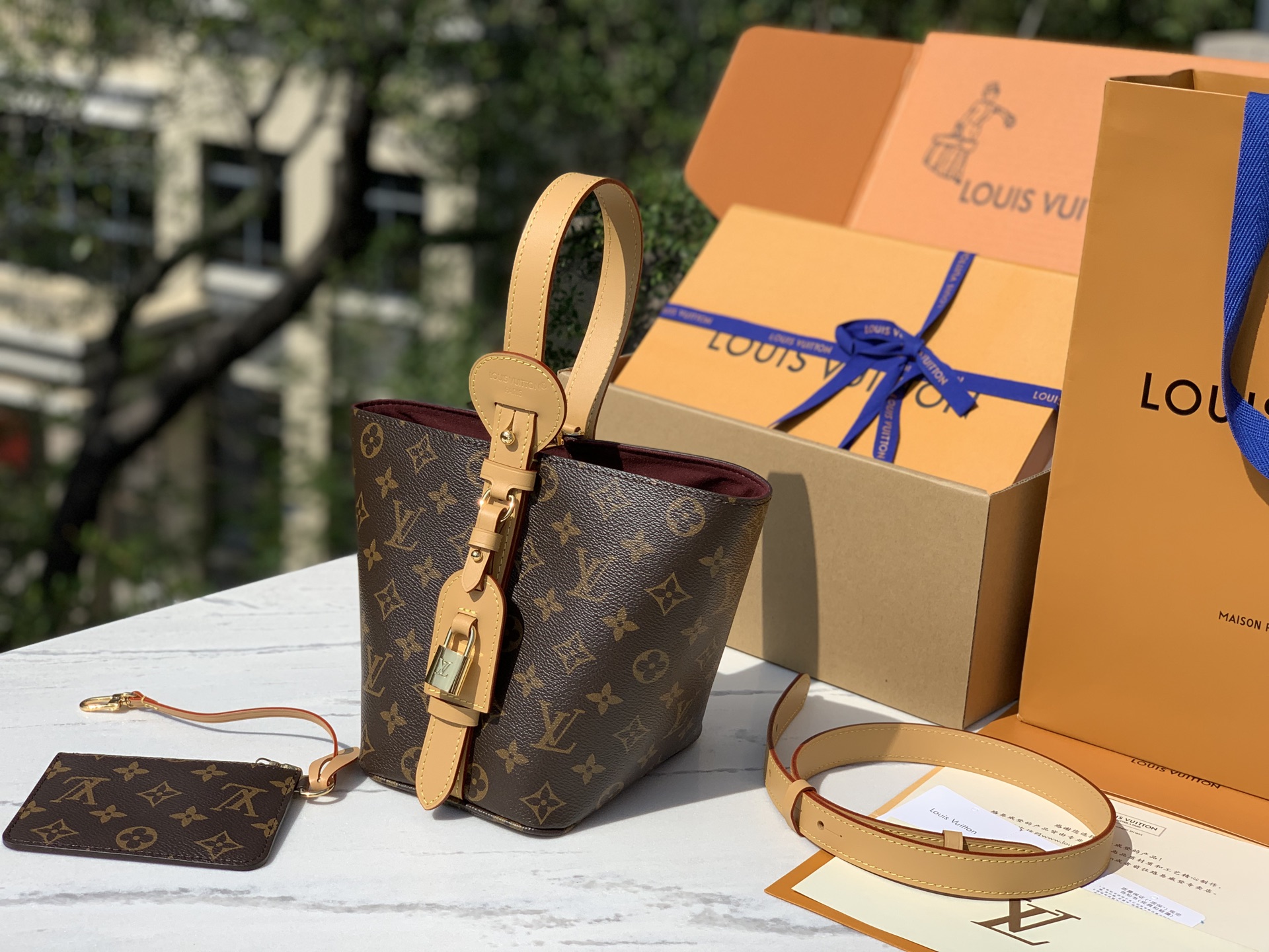 🌼 m12925尺寸：18 x 12 x 16cm2025年度黑马 LV ALL IN BB水桶包，经典