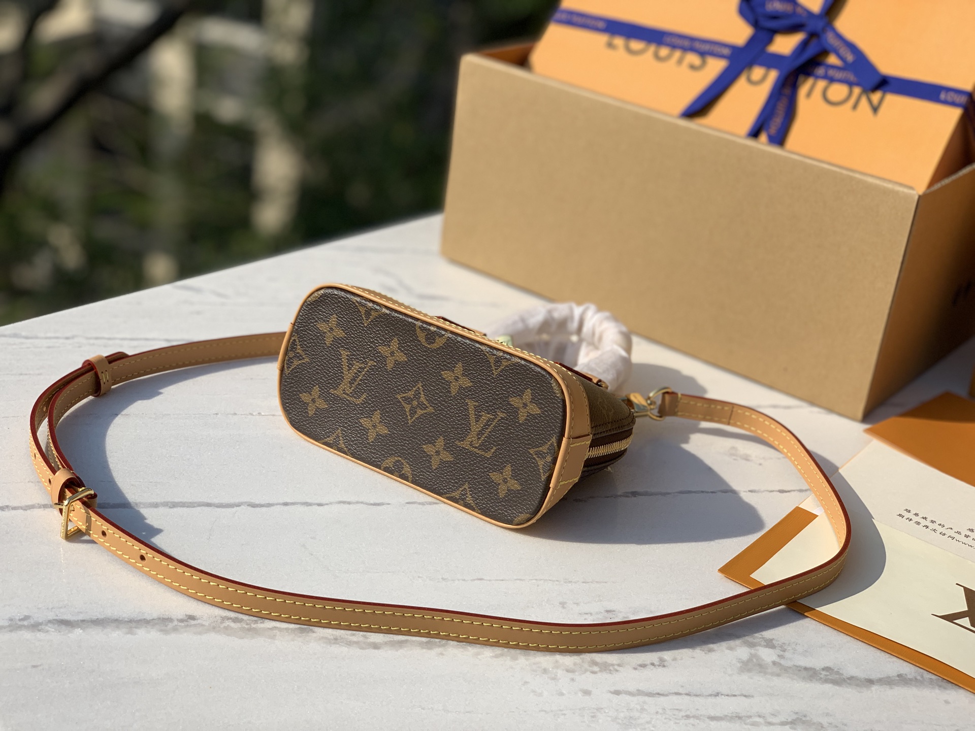 非市场普通货 进口皮料半钢五金 m82717尺寸:18 x 12 x 8CMLv nano alma贝壳