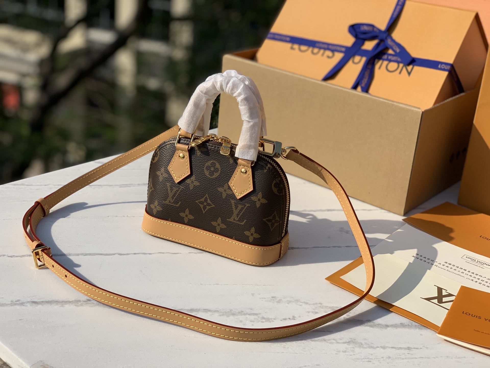 非市场普通货 进口皮料半钢五金 m82717尺寸:18 x 12 x 8CMLv nano alma贝壳