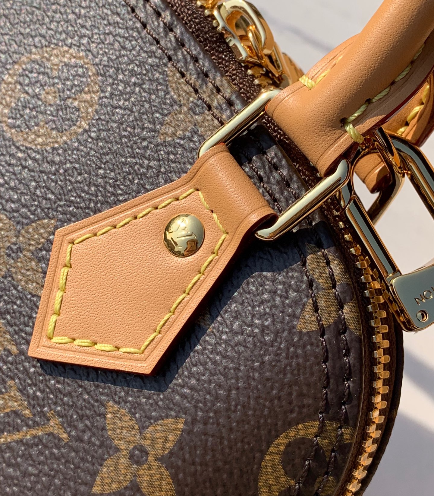 非市场普通货 进口皮料半钢五金 m82717尺寸:18 x 12 x 8CMLv nano alma贝壳