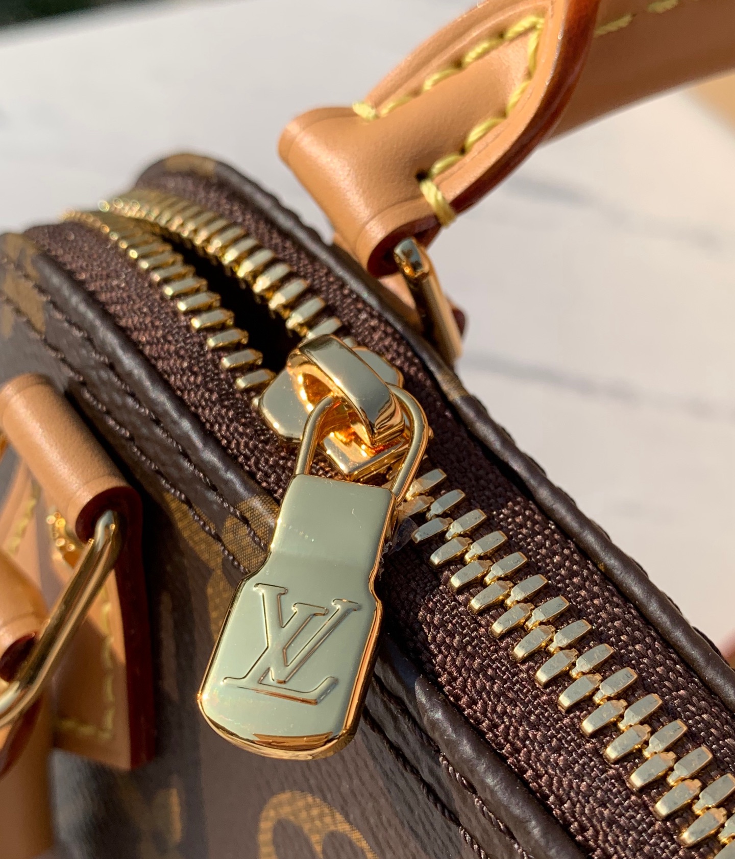 非市场普通货 进口皮料半钢五金 m82717尺寸:18 x 12 x 8CMLv nano alma贝壳