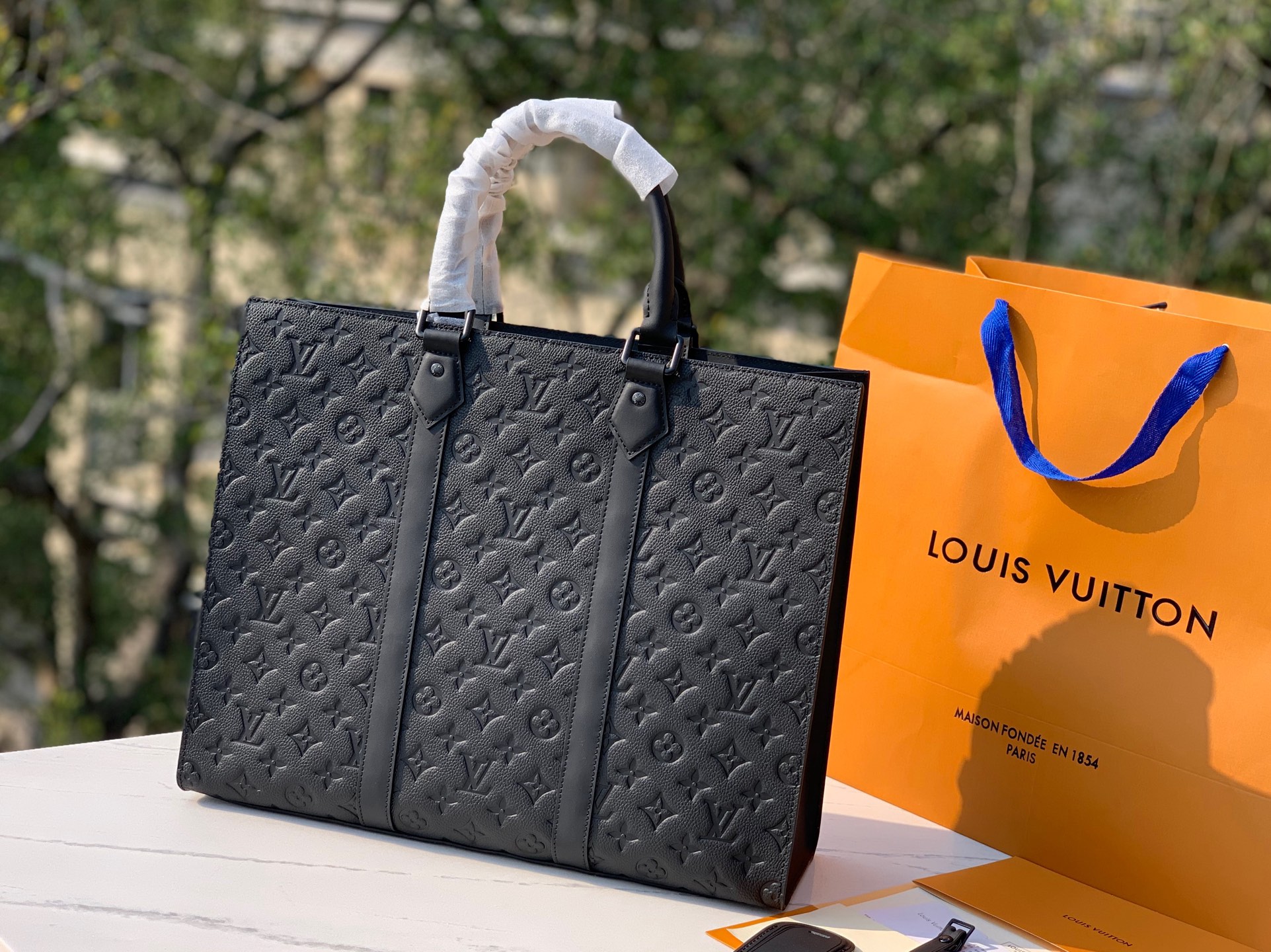 🌼 m24786尺寸：41 x 33 x 14CM香港渠道出，最火爆的LV sac plat 24H 托