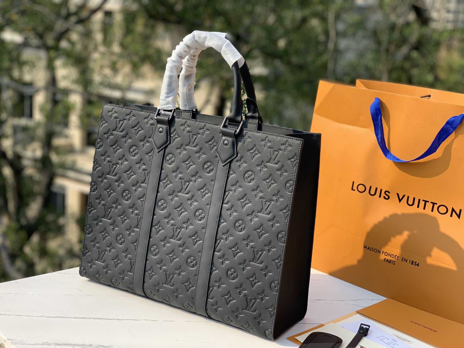 🌼 m24786尺寸：41 x 33 x 14CM香港渠道出，最火爆的LV sac plat 24H 托