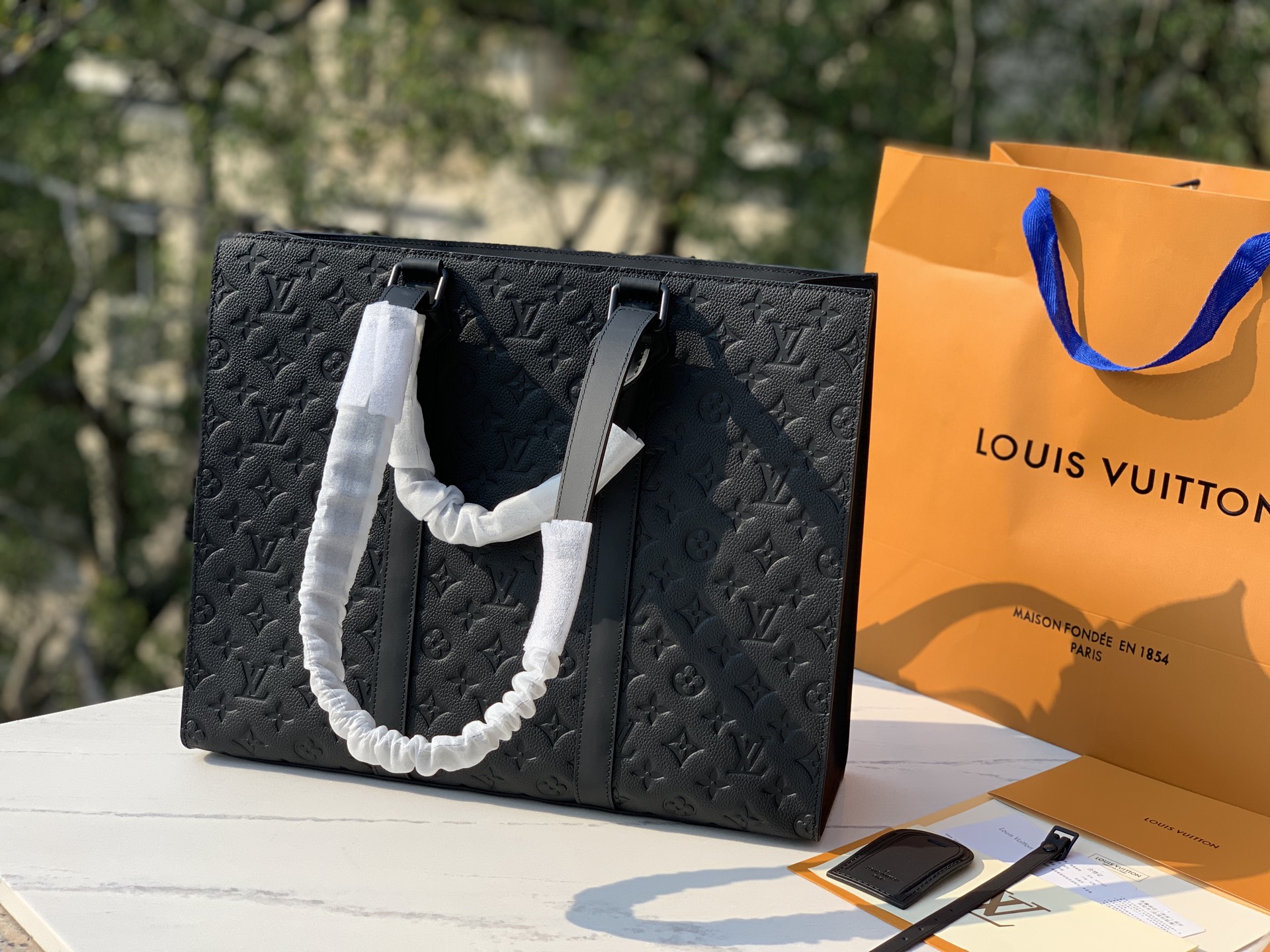 🌼 m24786尺寸：41 x 33 x 14CM香港渠道出，最火爆的LV sac plat 24H 托