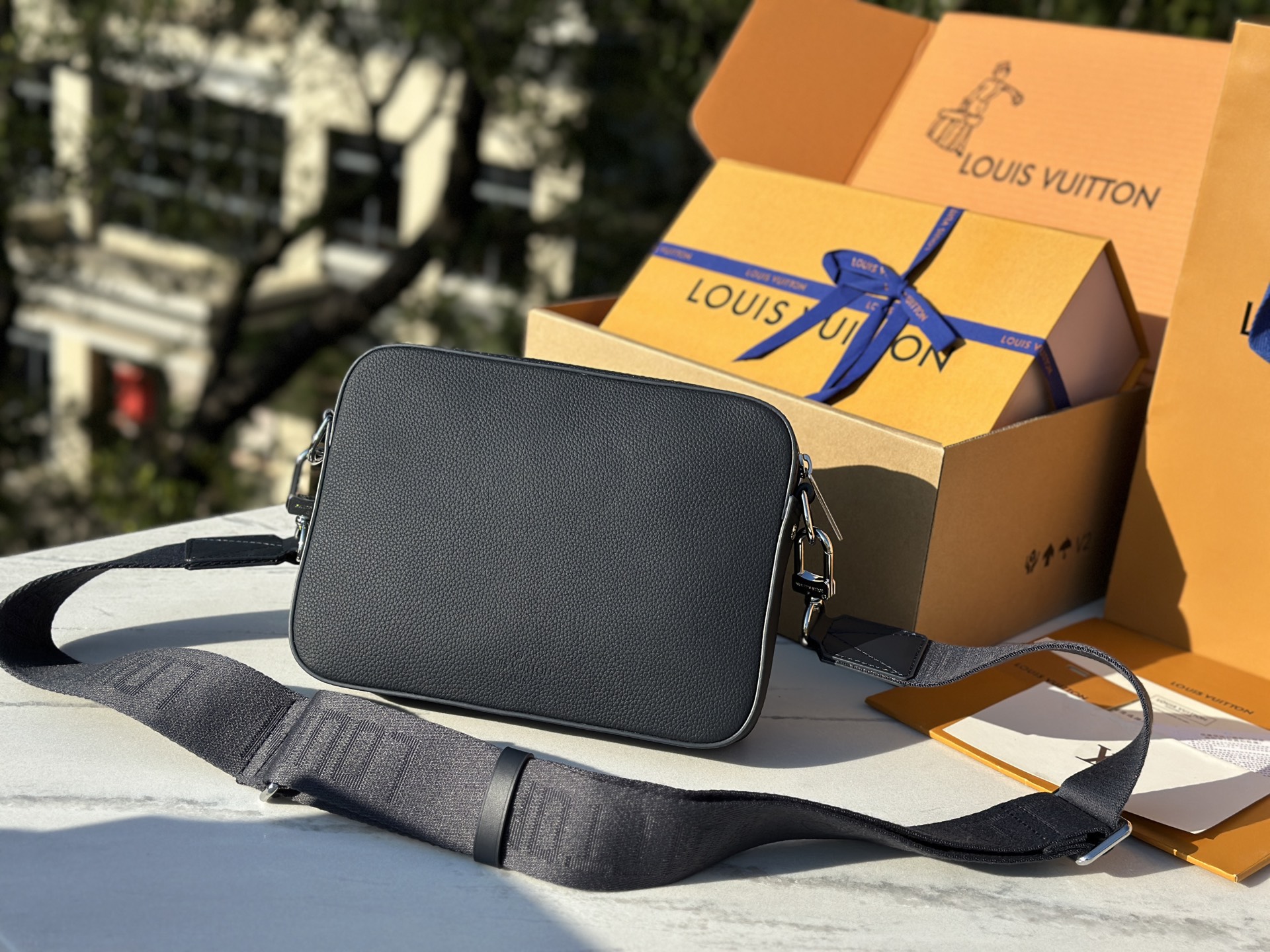 非市场普通货 进口皮料半钢五金 m22611尺寸：23.5 x 18 x 7cmLV FASTLINE 