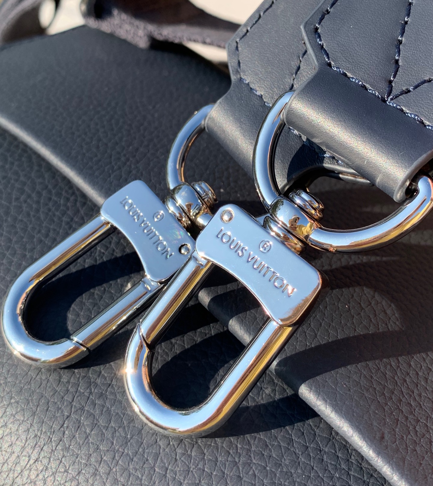 非市场普通货 进口皮料半钢五金 m22611尺寸：23.5 x 18 x 7cmLV FASTLINE 