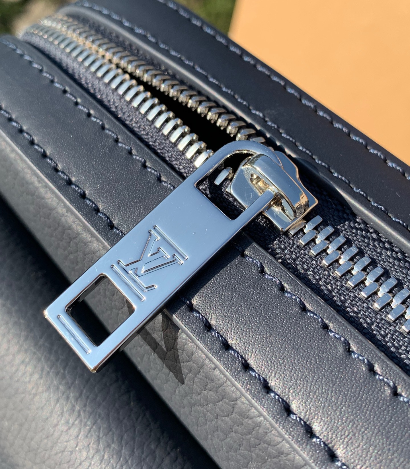 非市场普通货 进口皮料半钢五金 m22611尺寸：23.5 x 18 x 7cmLV FASTLINE 