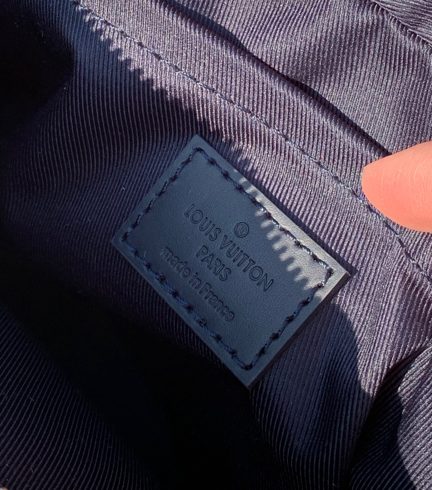 非市场普通货 进口皮料半钢五金 m22611尺寸：23.5 x 18 x 7cmLV FASTLINE 