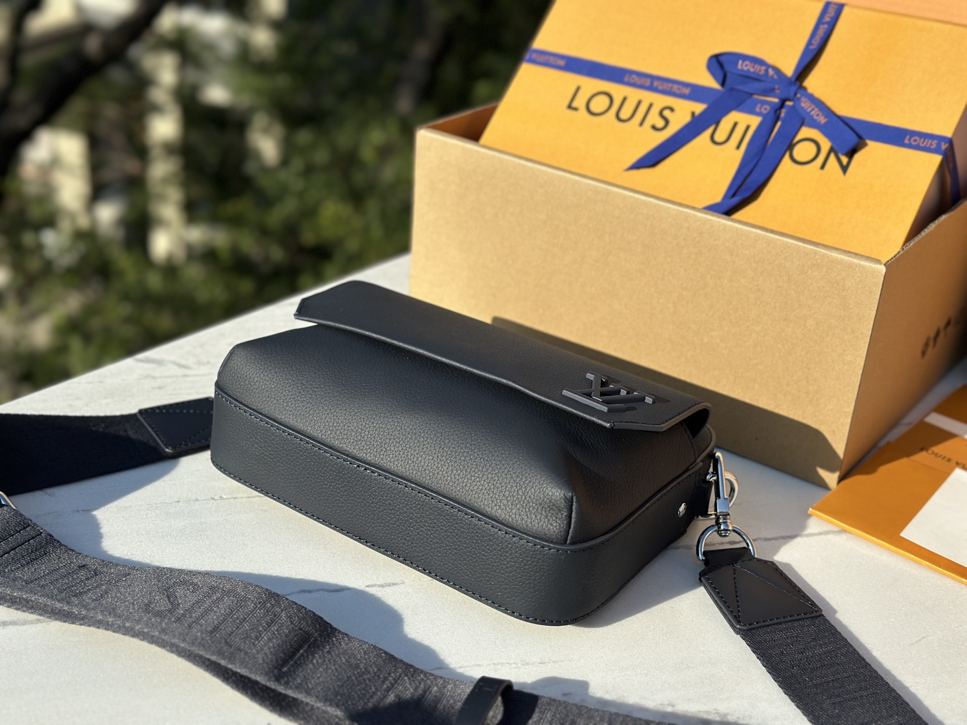 非市场普通货 进口皮料半钢五金 m22611尺寸：23.5 x 18 x 7cmLV FASTLINE 