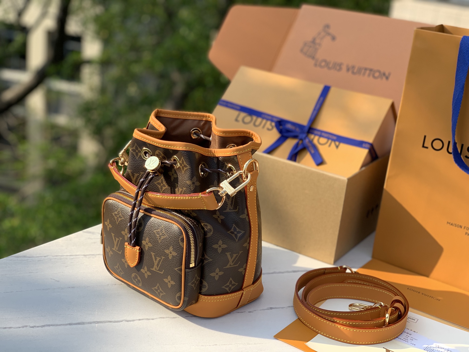 非市场普通货 进口皮料半钢五金 m14017尺寸：24×12×22cm2025新款LV经典水桶包升级版，
