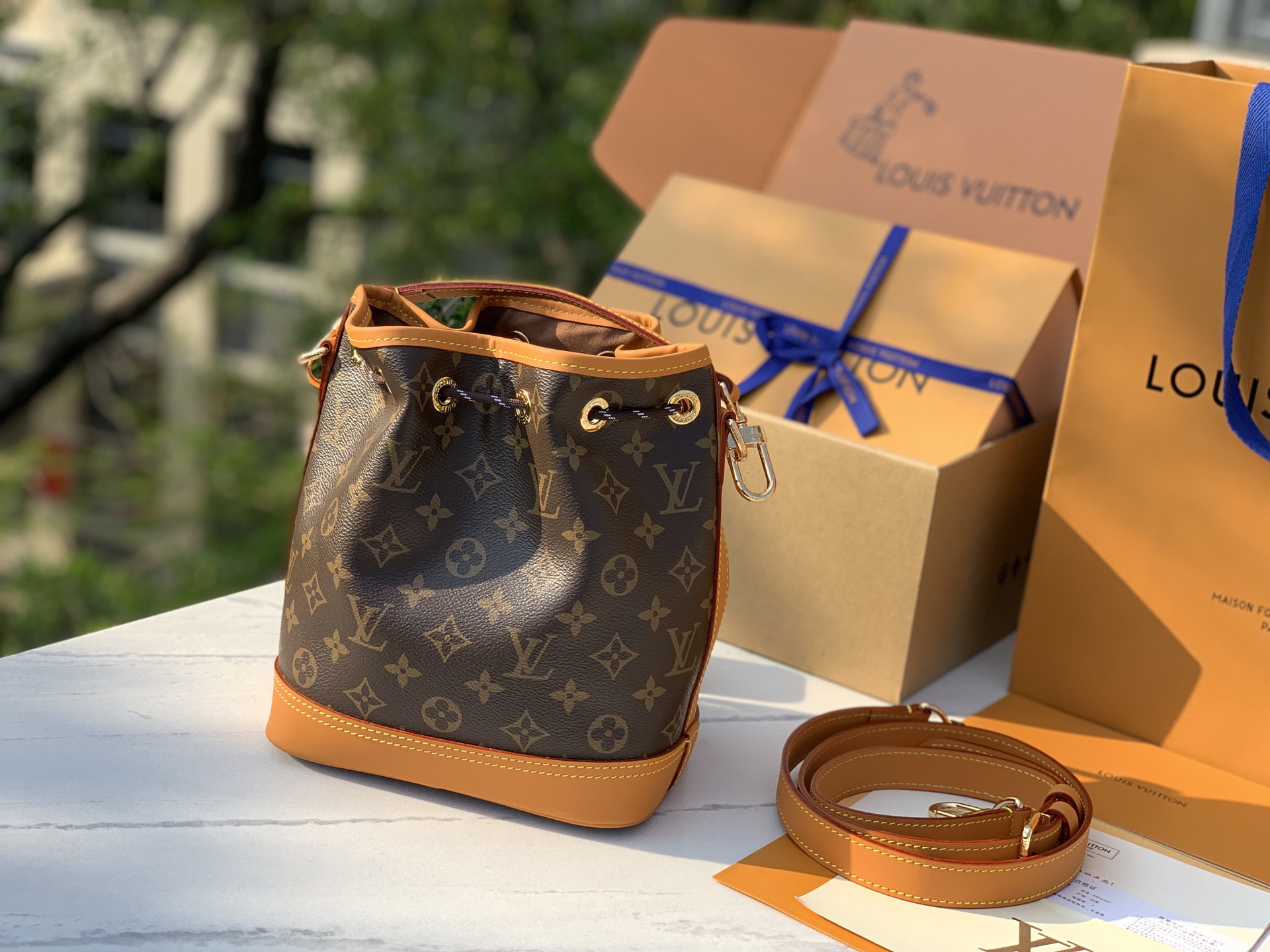 非市场普通货 进口皮料半钢五金 m14017尺寸：24×12×22cm2025新款LV经典水桶包升级版，