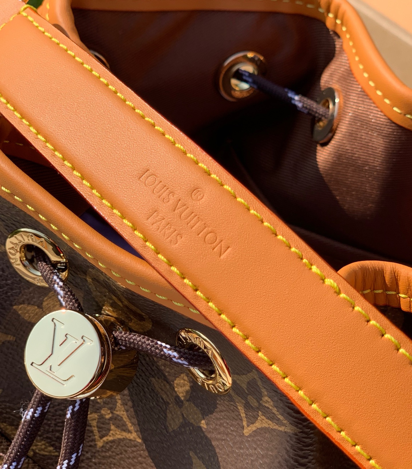 非市场普通货 进口皮料半钢五金 m14017尺寸：24×12×22cm2025新款LV经典水桶包升级版，