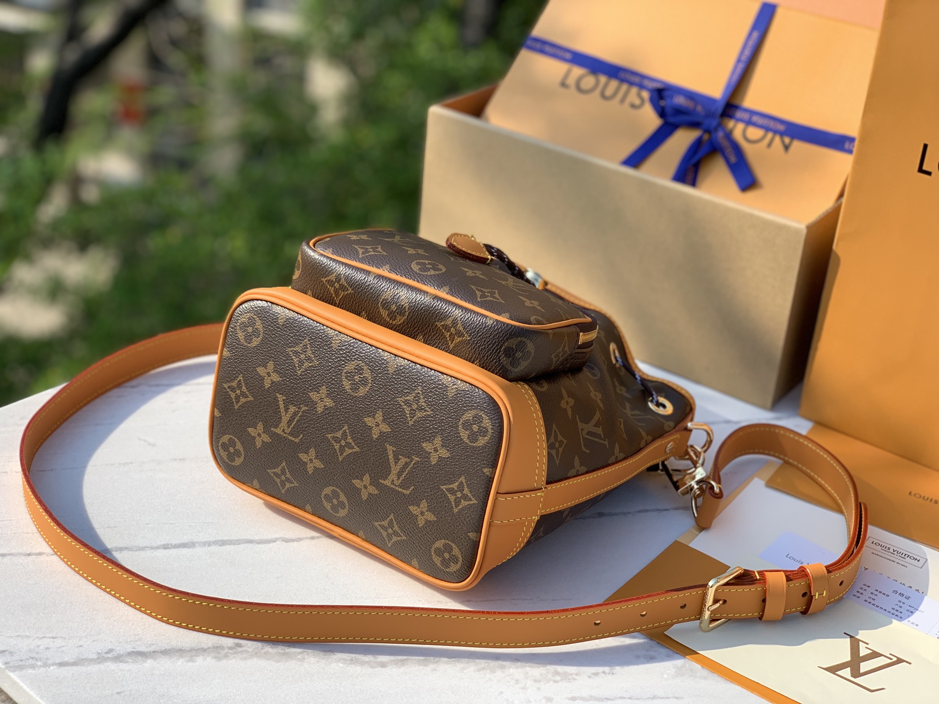 非市场普通货 进口皮料半钢五金 m14017尺寸：24×12×22cm2025新款LV经典水桶包升级版，