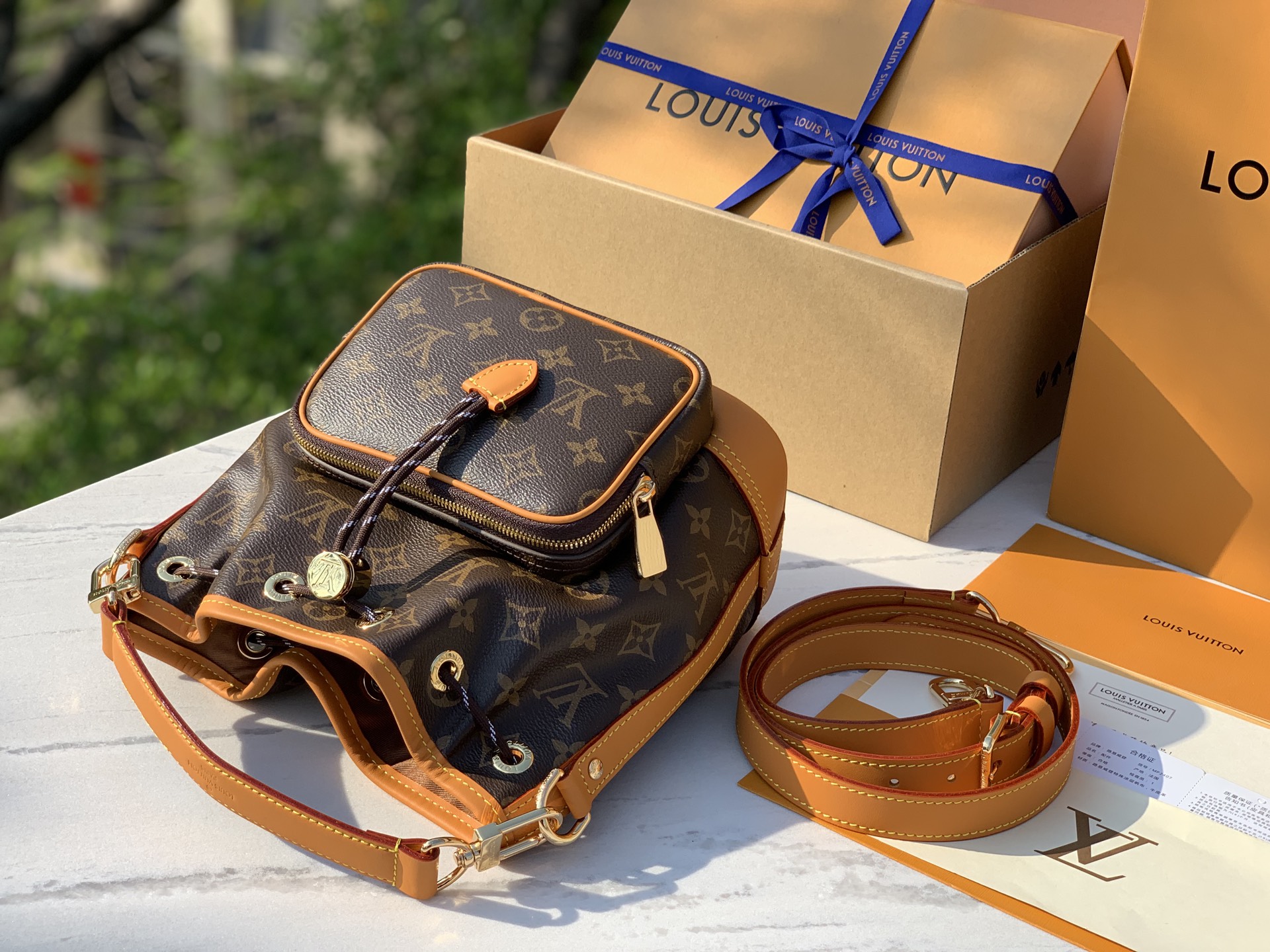 非市场普通货 进口皮料半钢五金 m14017尺寸：24×12×22cm2025新款LV经典水桶包升级版，