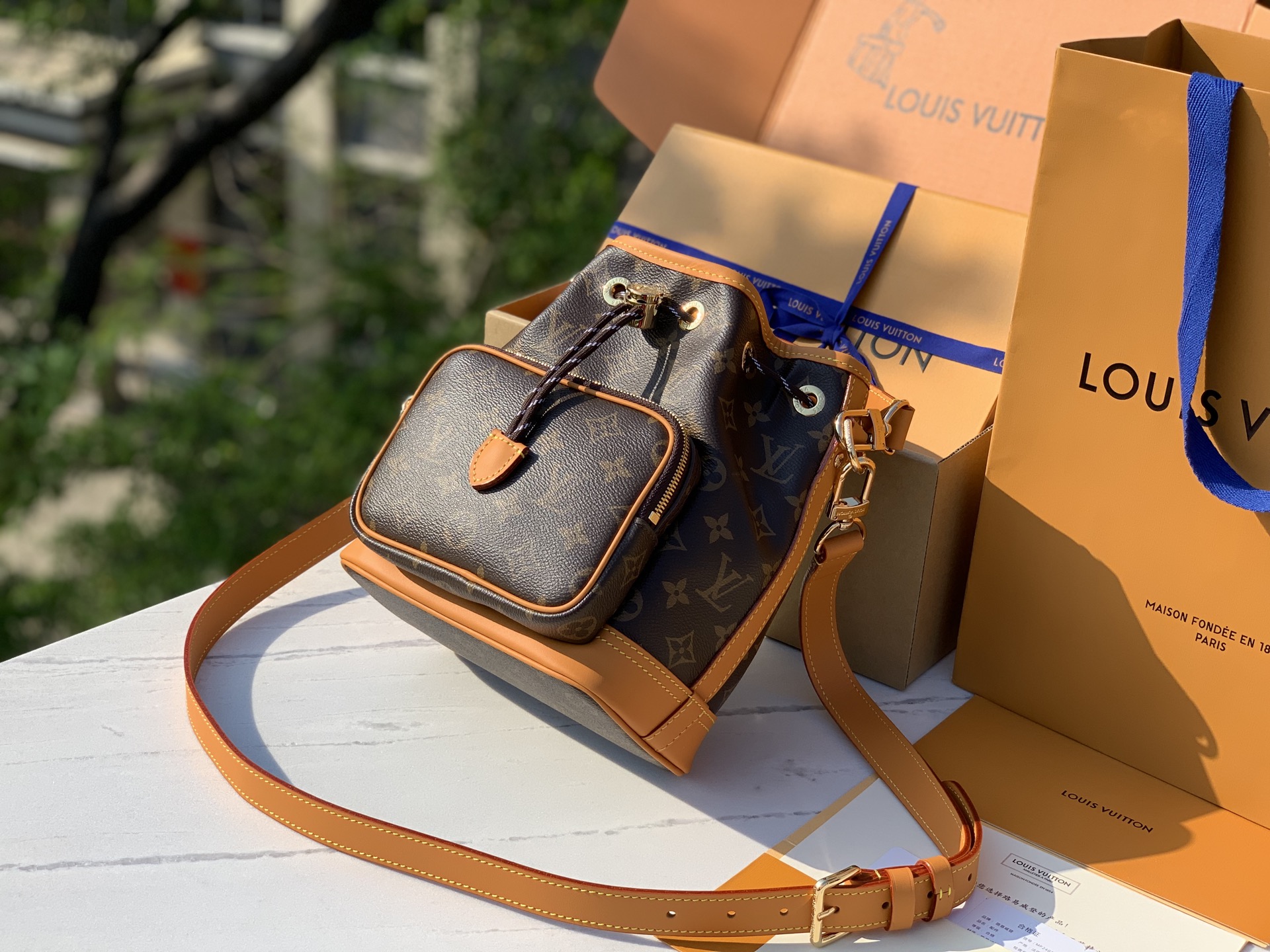 非市场普通货 进口皮料半钢五金 m14017尺寸：24×12×22cm2025新款LV经典水桶包升级版，