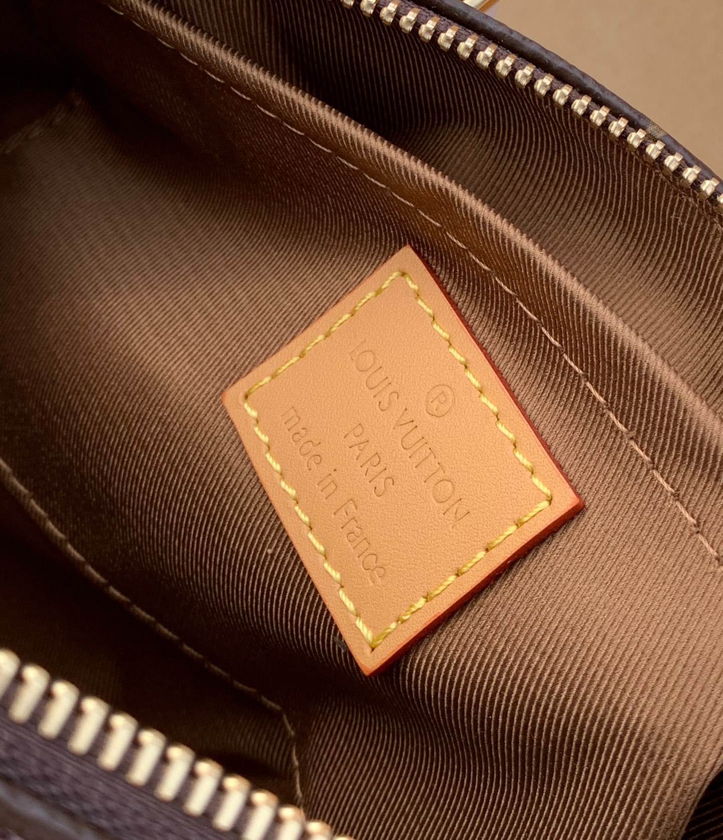 🌼 m14028尺寸:25×15×11cmLv新款Keepall Bandoulière 25枕头包，将