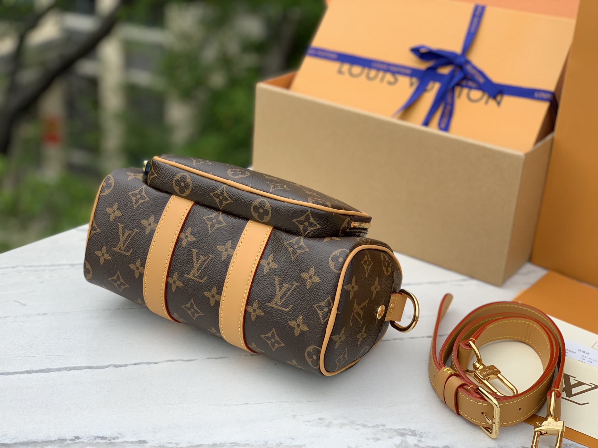 🌼 m14028尺寸:25×15×11cmLv新款Keepall Bandoulière 25枕头包，将