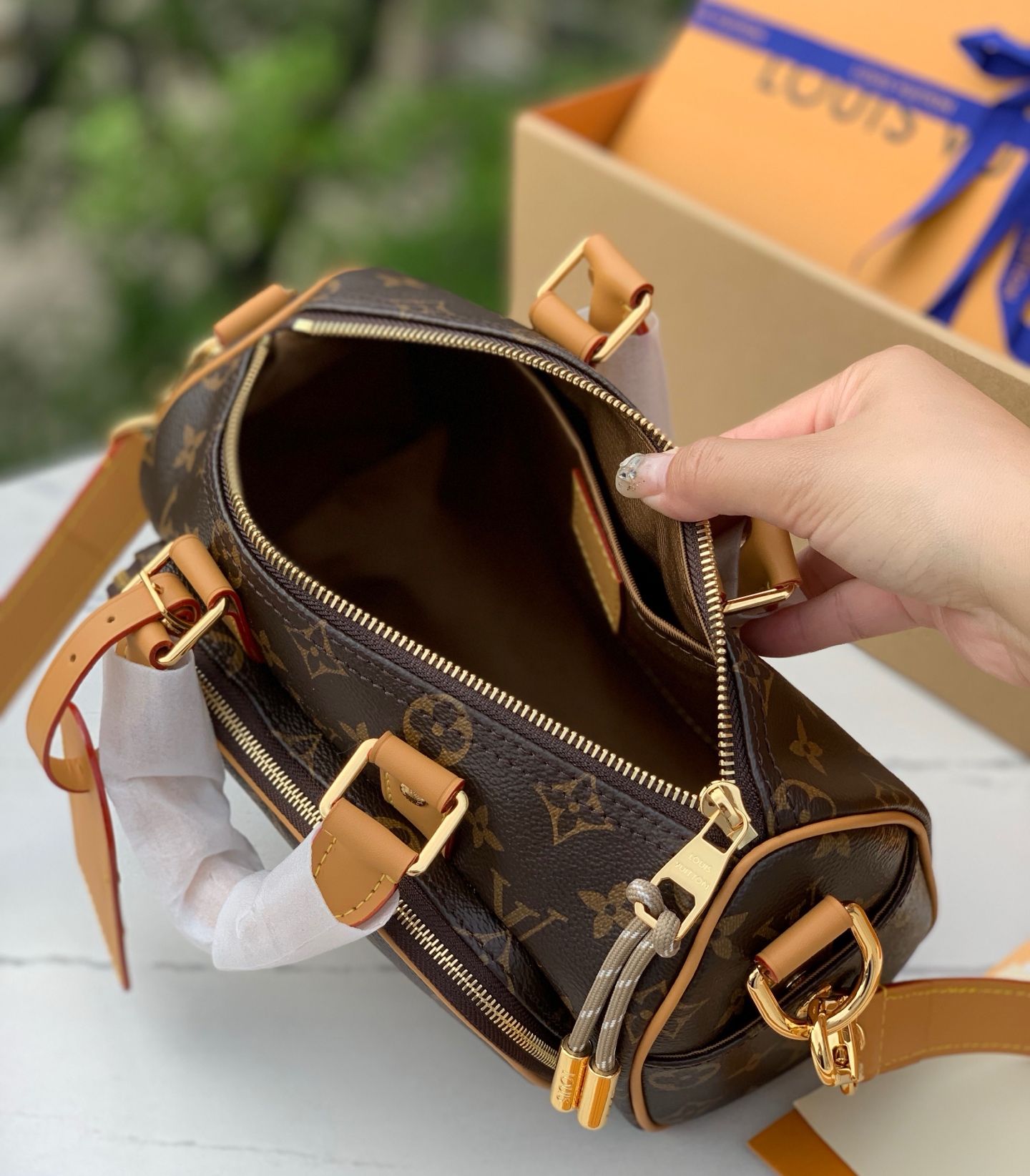 🌼 m14028尺寸:25×15×11cmLv新款Keepall Bandoulière 25枕头包，将