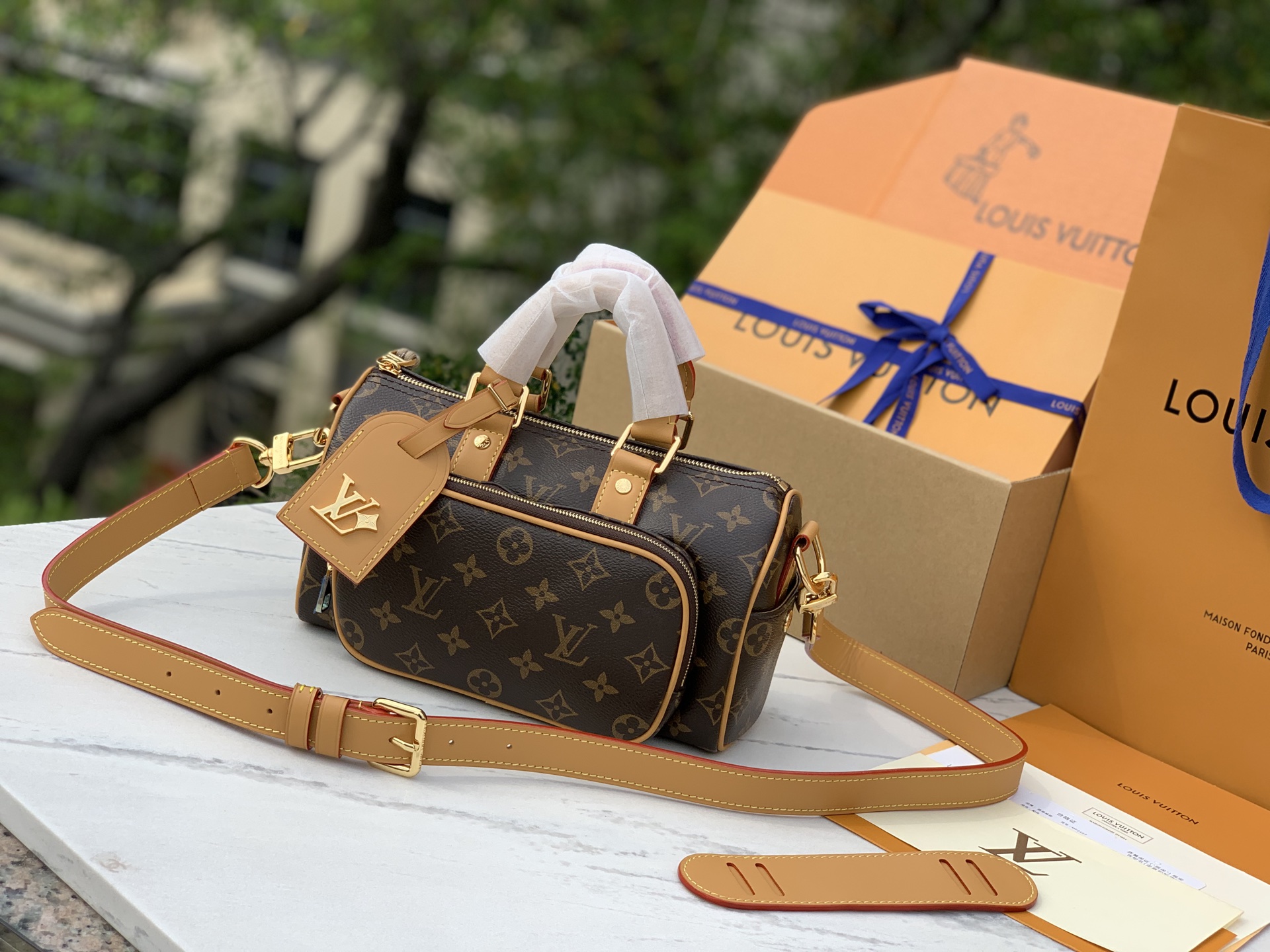 🌼 m14028尺寸:25×15×11cmLv新款Keepall Bandoulière 25枕头包，将