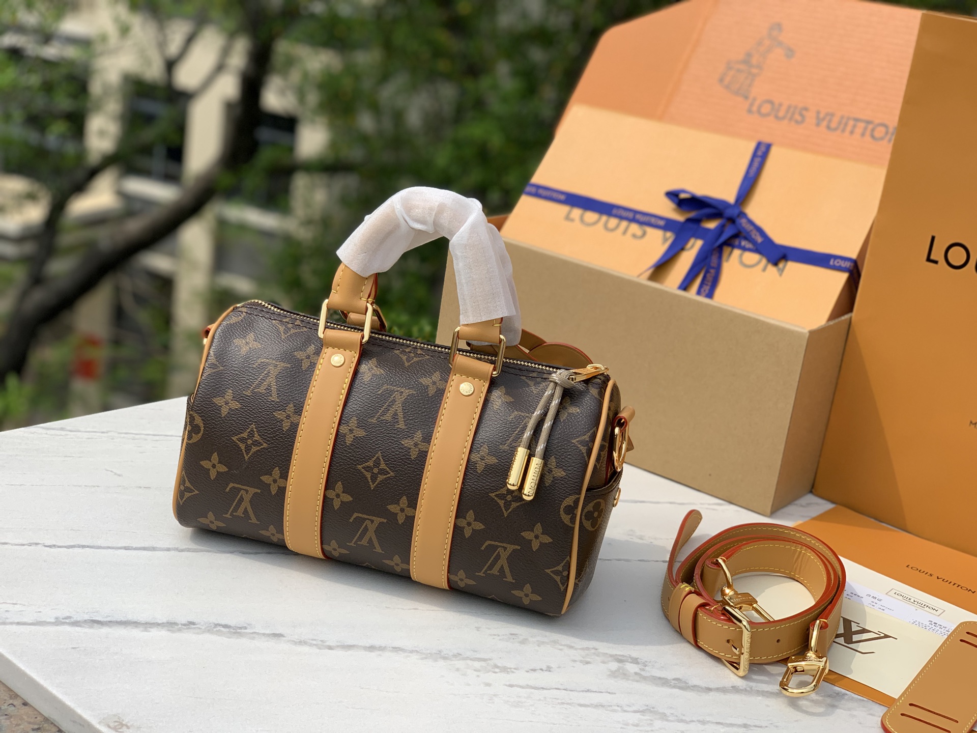 🌼 m14028尺寸:25×15×11cmLv新款Keepall Bandoulière 25枕头包，将