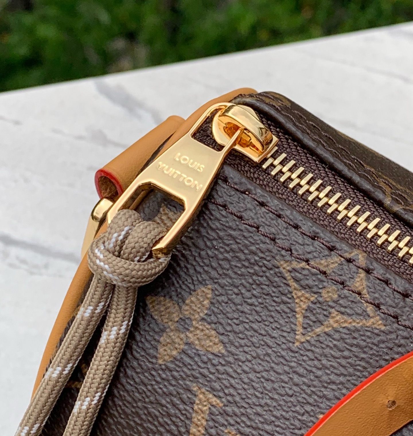 🌼 m14028尺寸:25×15×11cmLv新款Keepall Bandoulière 25枕头包，将