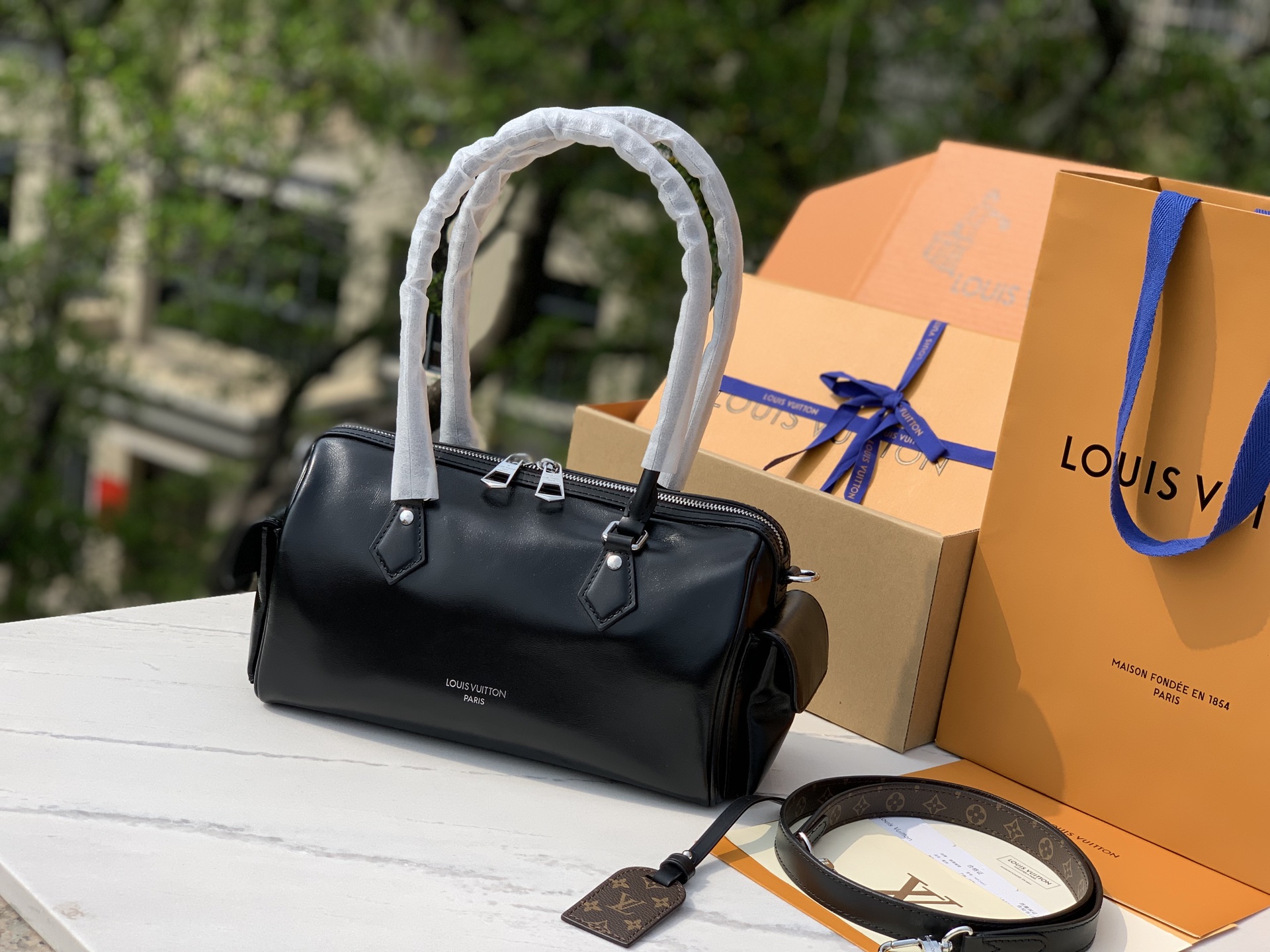 🌼 m12934尺寸：17×12×28cm香港渠道出品，LV新款speedy cargo vibe保龄球