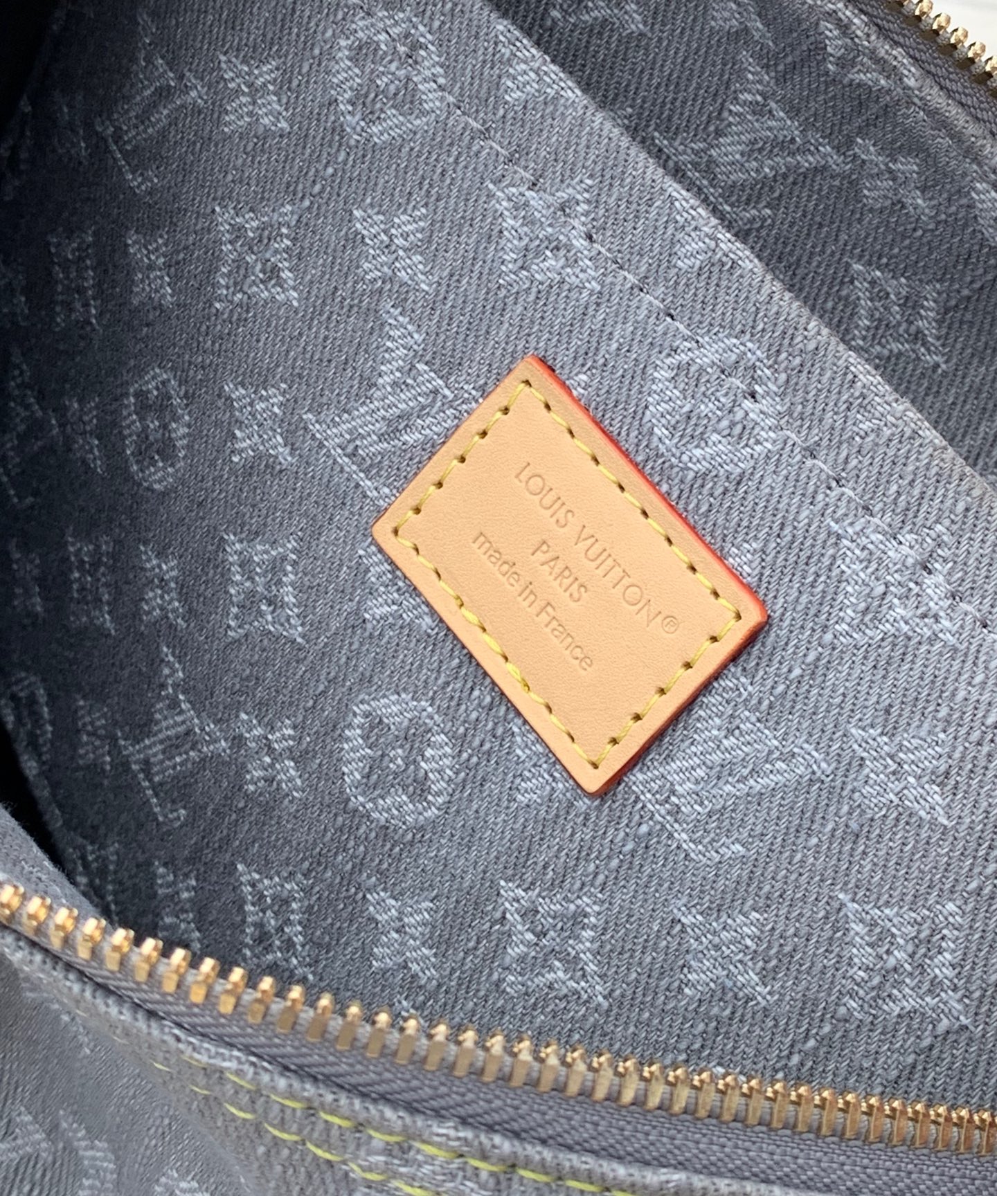 非市场普通货 进口皮料半钢五金 m13344尺寸:21×17×30cm一款独具魅力的手袋，LV灰色牛仔S