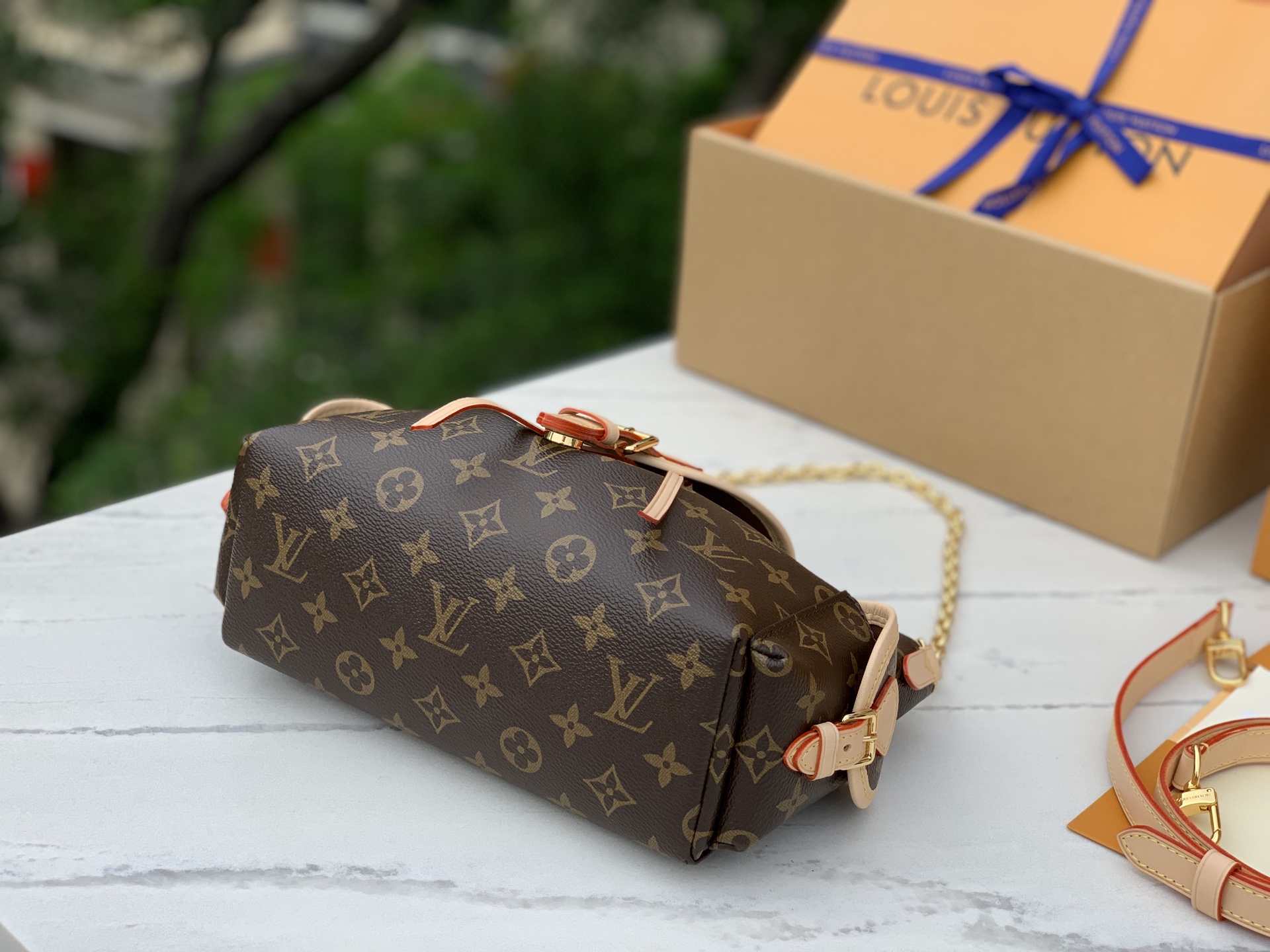 🌼 m25085尺寸:27×12×17cm2025Lv 早秋新款|ODYSSÉE 老花链条饺子包，抽绳老