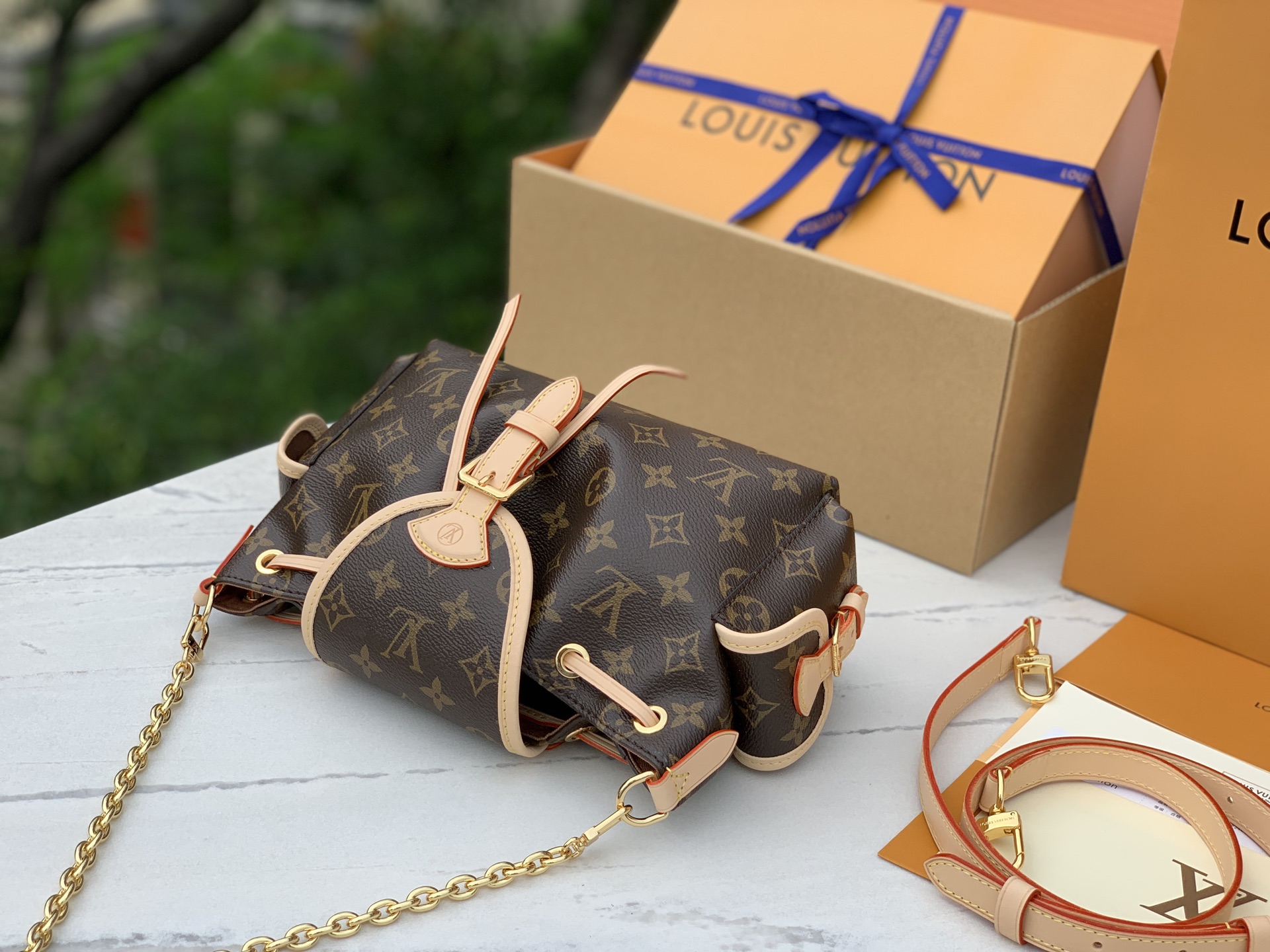 🌼 m25085尺寸:27×12×17cm2025Lv 早秋新款|ODYSSÉE 老花链条饺子包，抽绳老