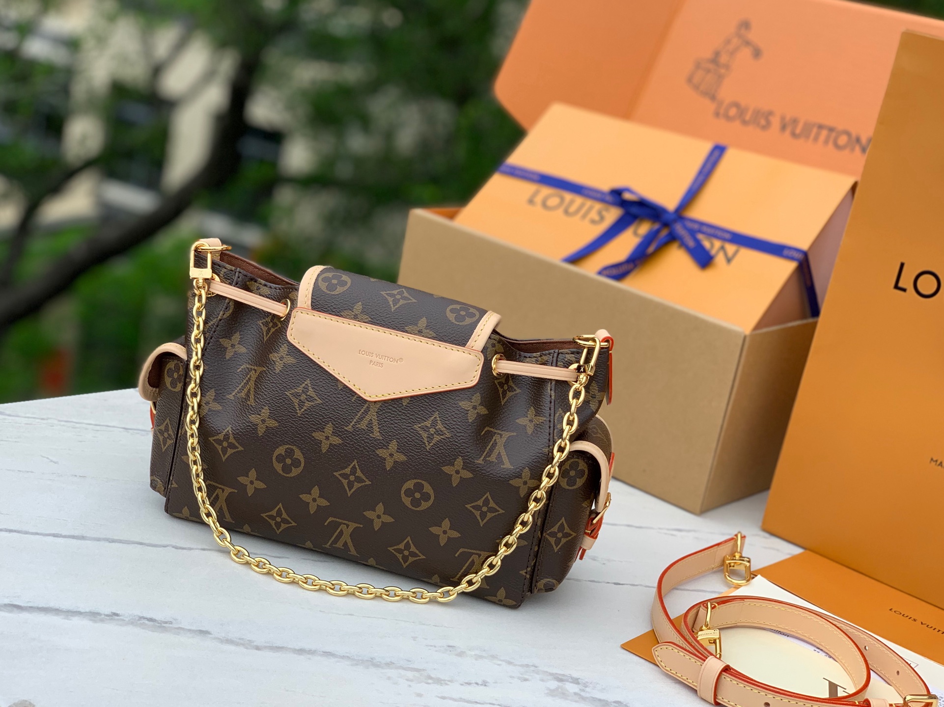 🌼 m25085尺寸:27×12×17cm2025Lv 早秋新款|ODYSSÉE 老花链条饺子包，抽绳老