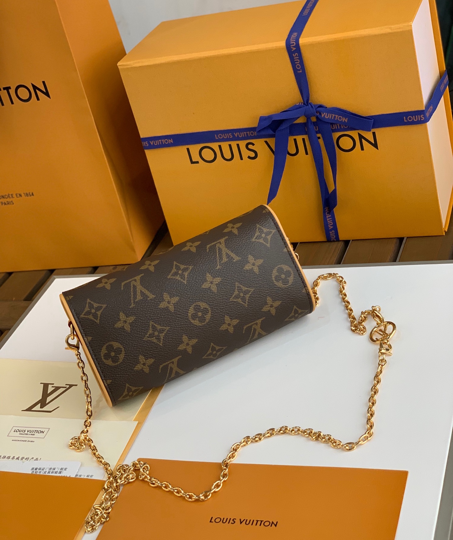 非市场普通货 进口皮料半钢五金 m13566尺寸：11 x 6 x 20.5今夏必入，LV Pochet