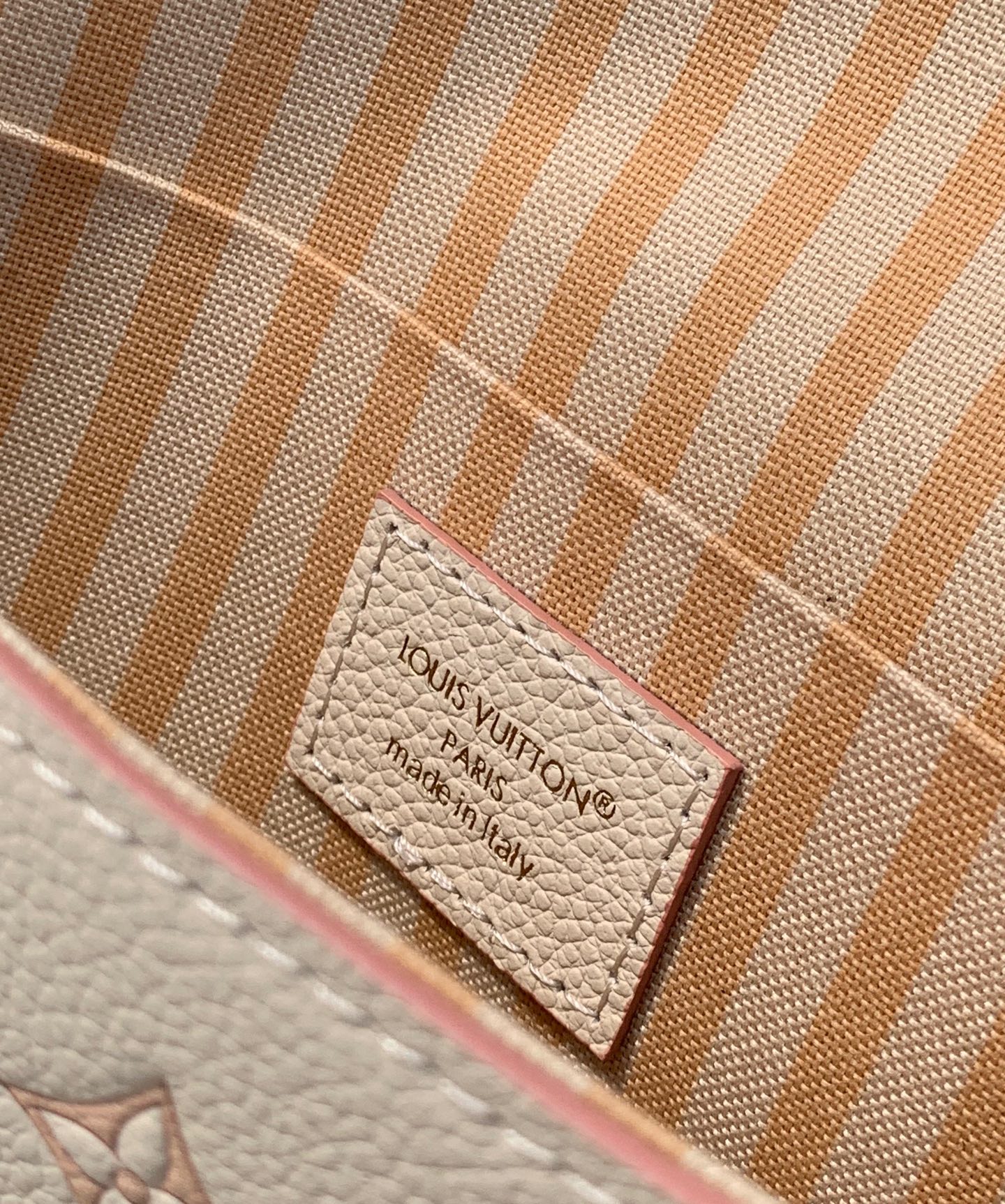 🌼 m14968尺寸：24×11×2cmLV新款POCHETTE FELICIE全皮三合一，牛奶草莓限定