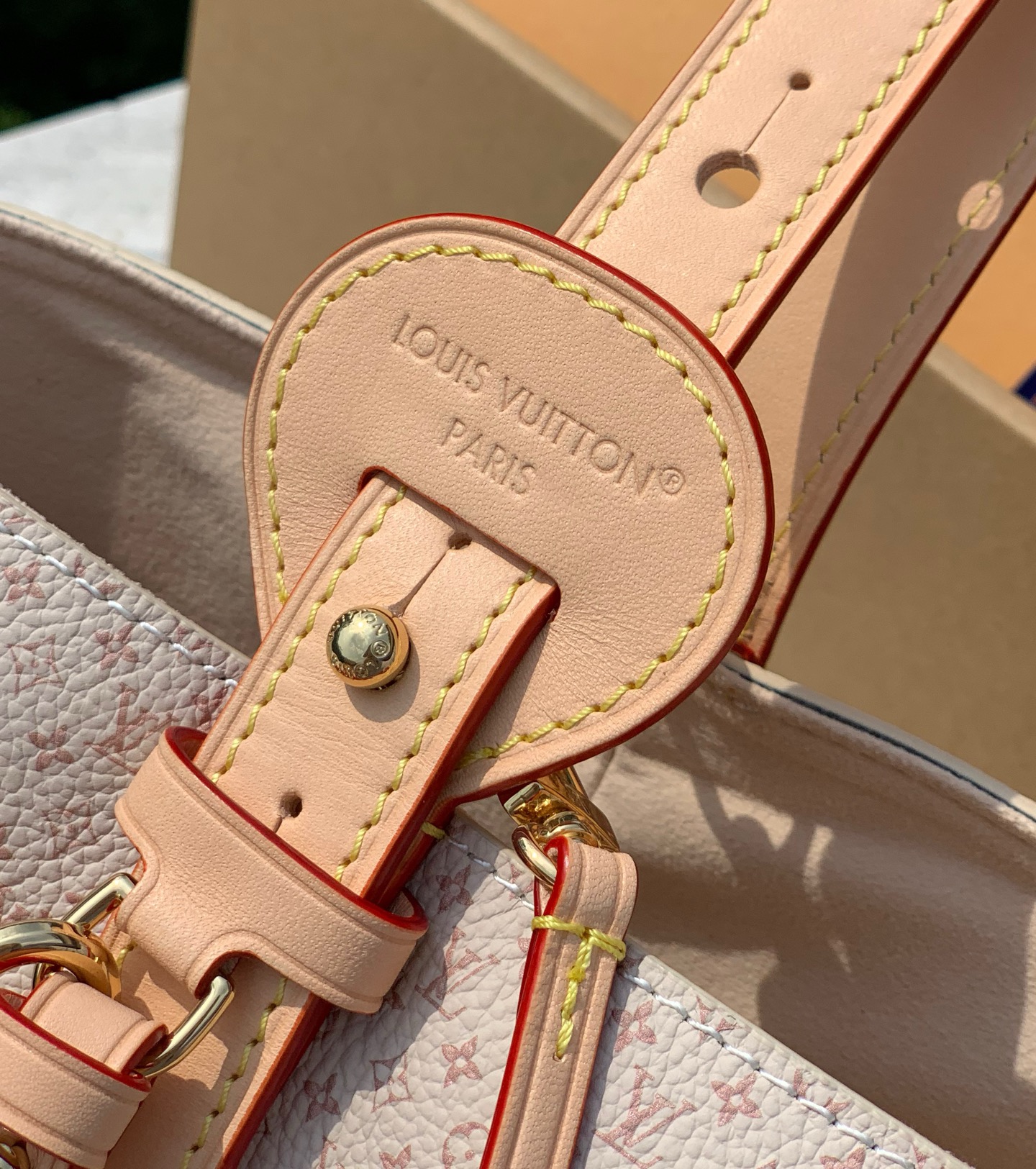 非市场普通货 进口皮料半钢五金 m15130尺寸：16 x 18 x 12 cmLV新款 All In 