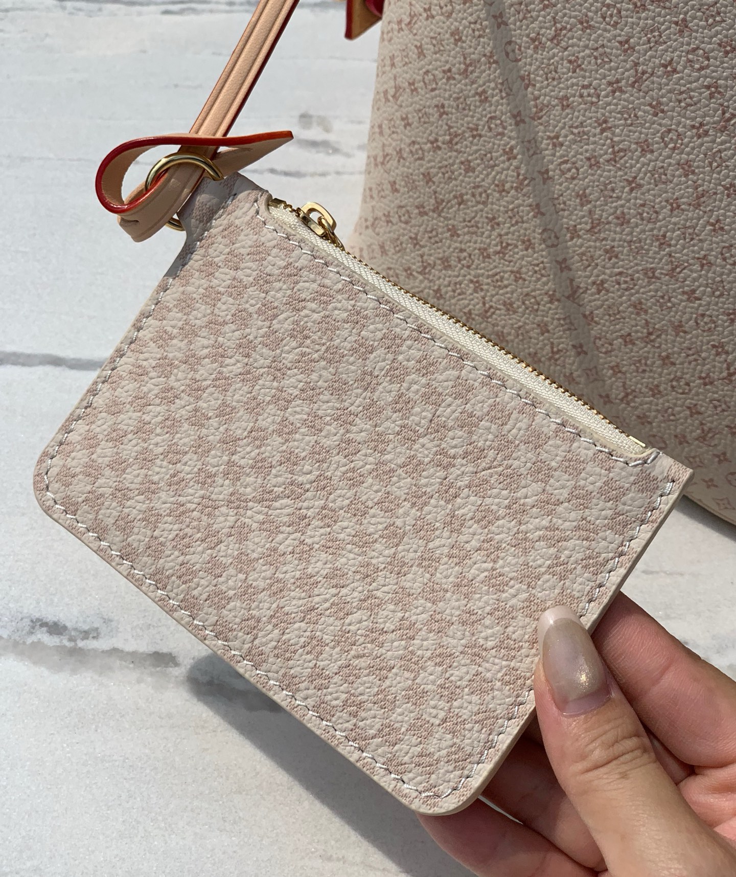 非市场普通货 进口皮料半钢五金 m15130尺寸：16 x 18 x 12 cmLV新款 All In 