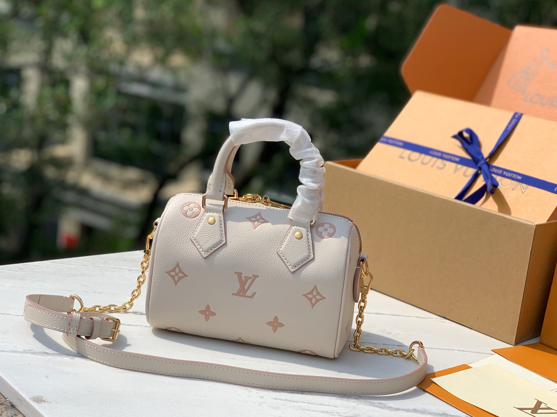 非市场普通货 进口皮料半钢五金 m14291尺寸：13.5 x 12 x 20.5LV新款奶油丝印Spe