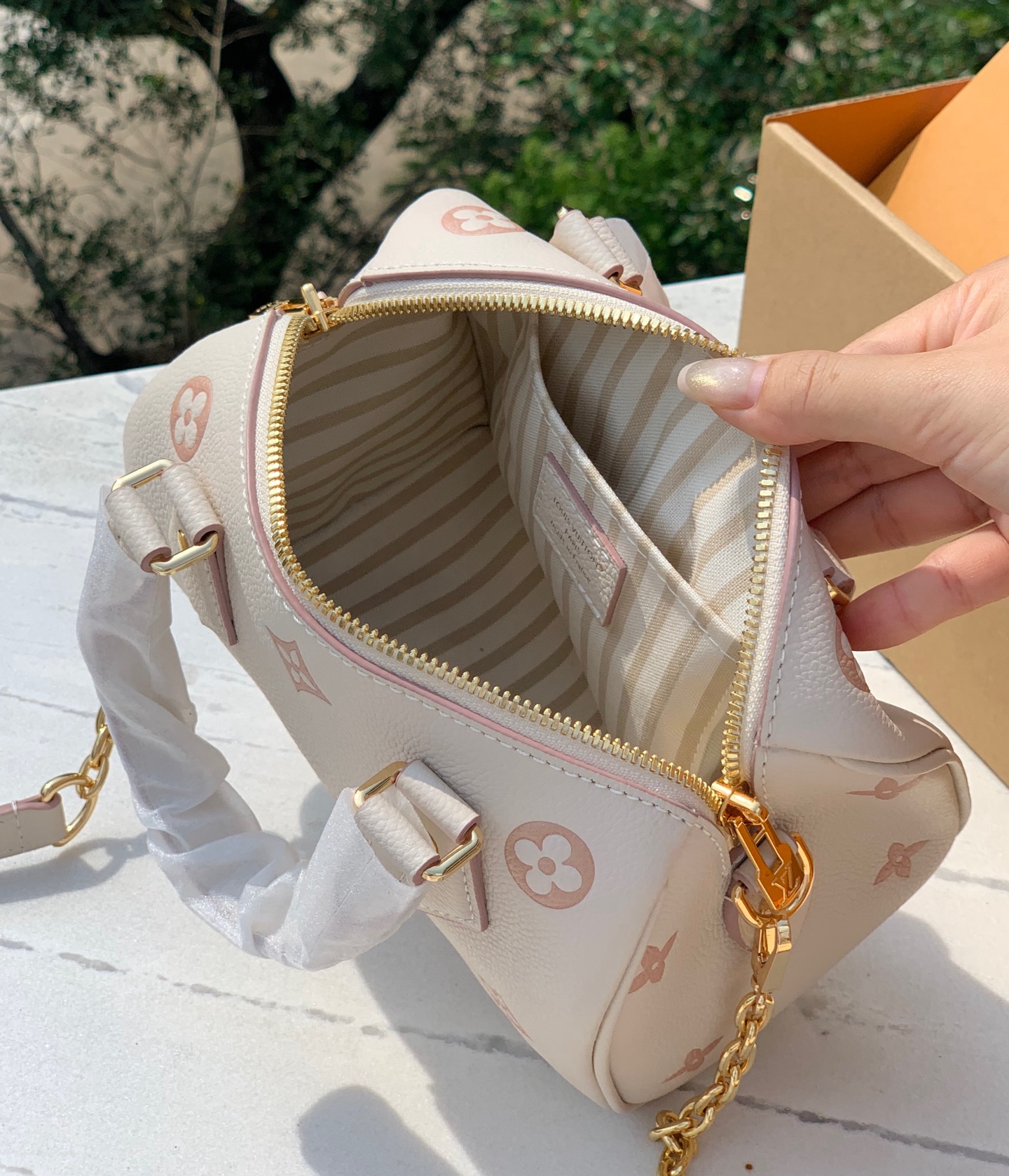 非市场普通货 进口皮料半钢五金 m14291尺寸：13.5 x 12 x 20.5LV新款奶油丝印Spe