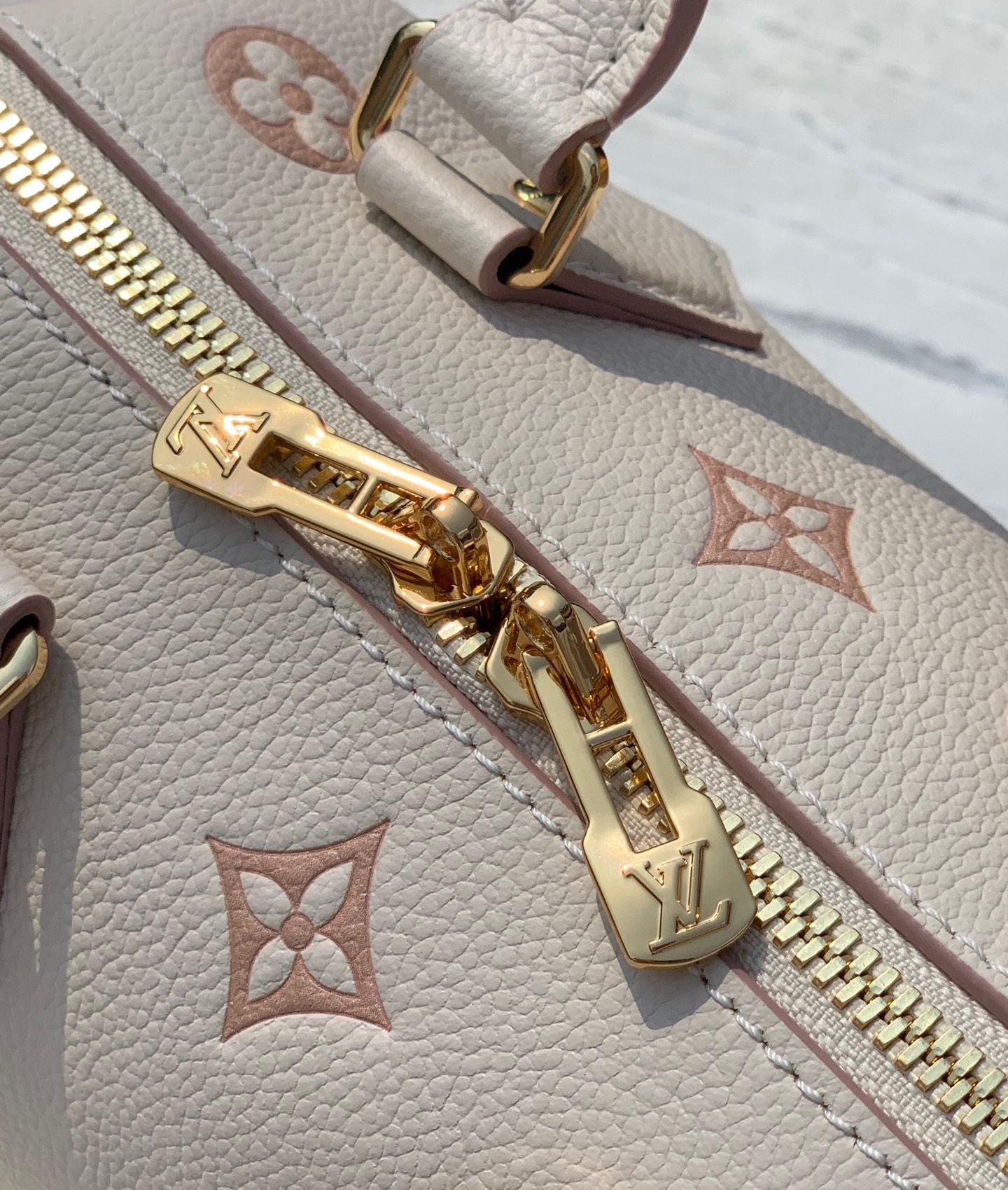 非市场普通货 进口皮料半钢五金 m14291尺寸：13.5 x 12 x 20.5LV新款奶油丝印Spe