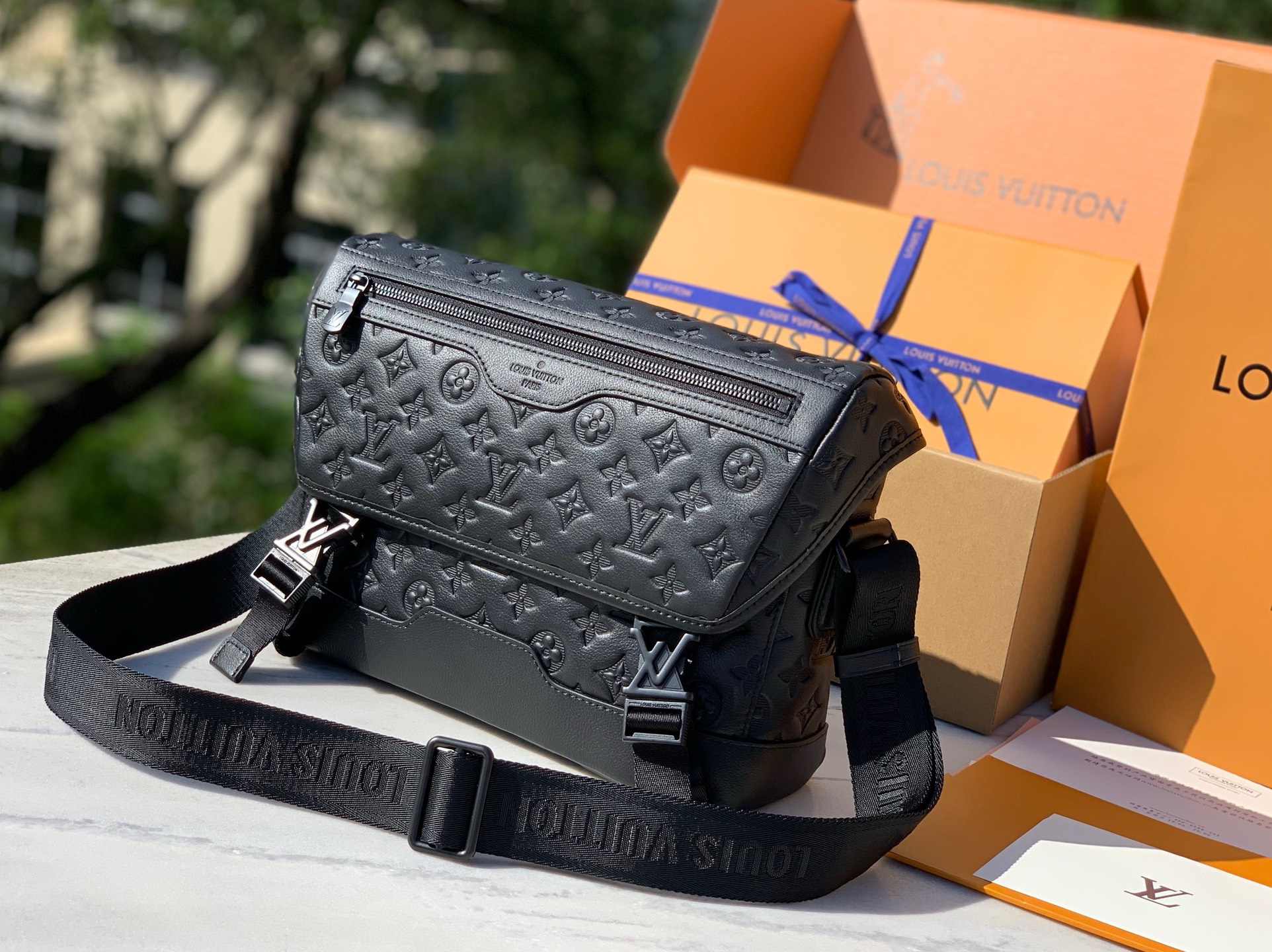 🌼 m25121尺寸：33×22.5×11cm新款出货，LV Voyager PM小号邮差包，经典Mon