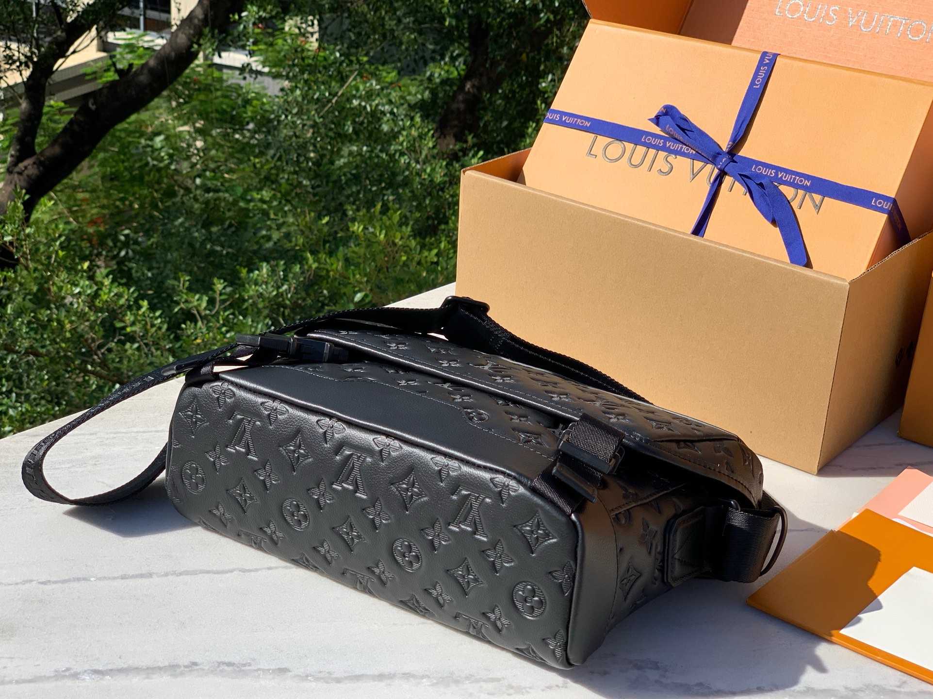 🌼 m25121尺寸：33×22.5×11cm新款出货，LV Voyager PM小号邮差包，经典Mon