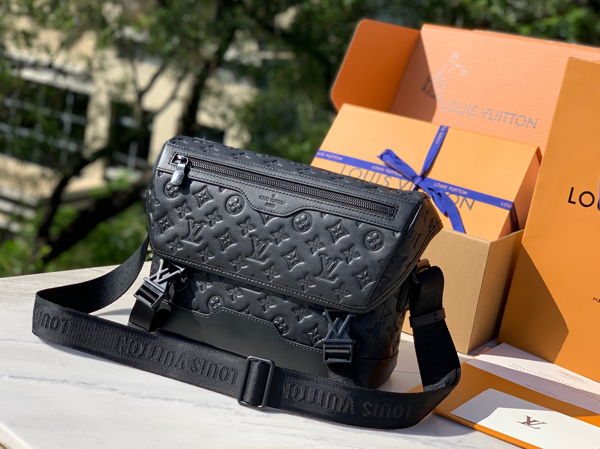 🌼 m25121尺寸：33×22.5×11cm新款出货，LV Voyager PM小号邮差包，经典Mon